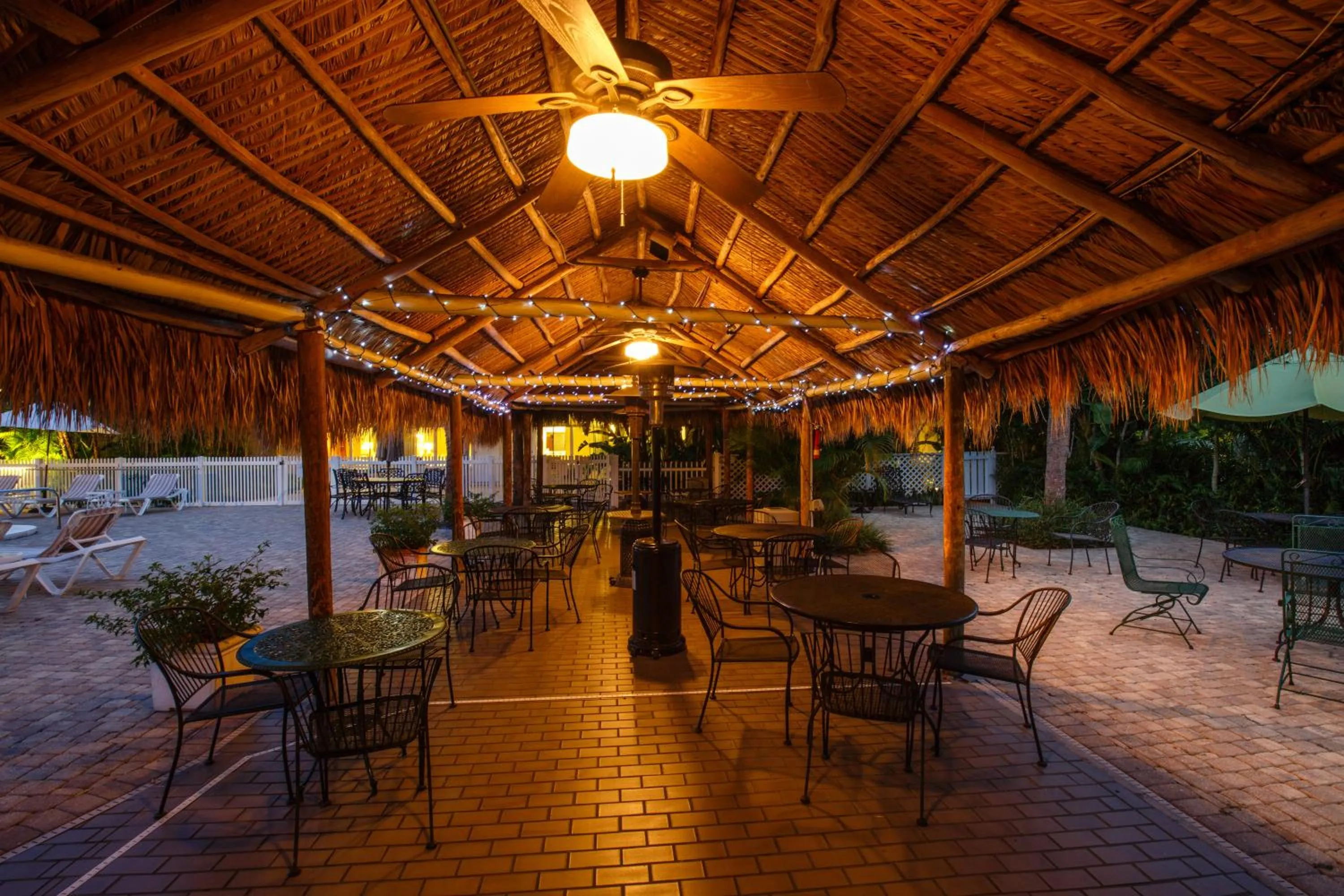 Area and facilities in Naples Garden Inn