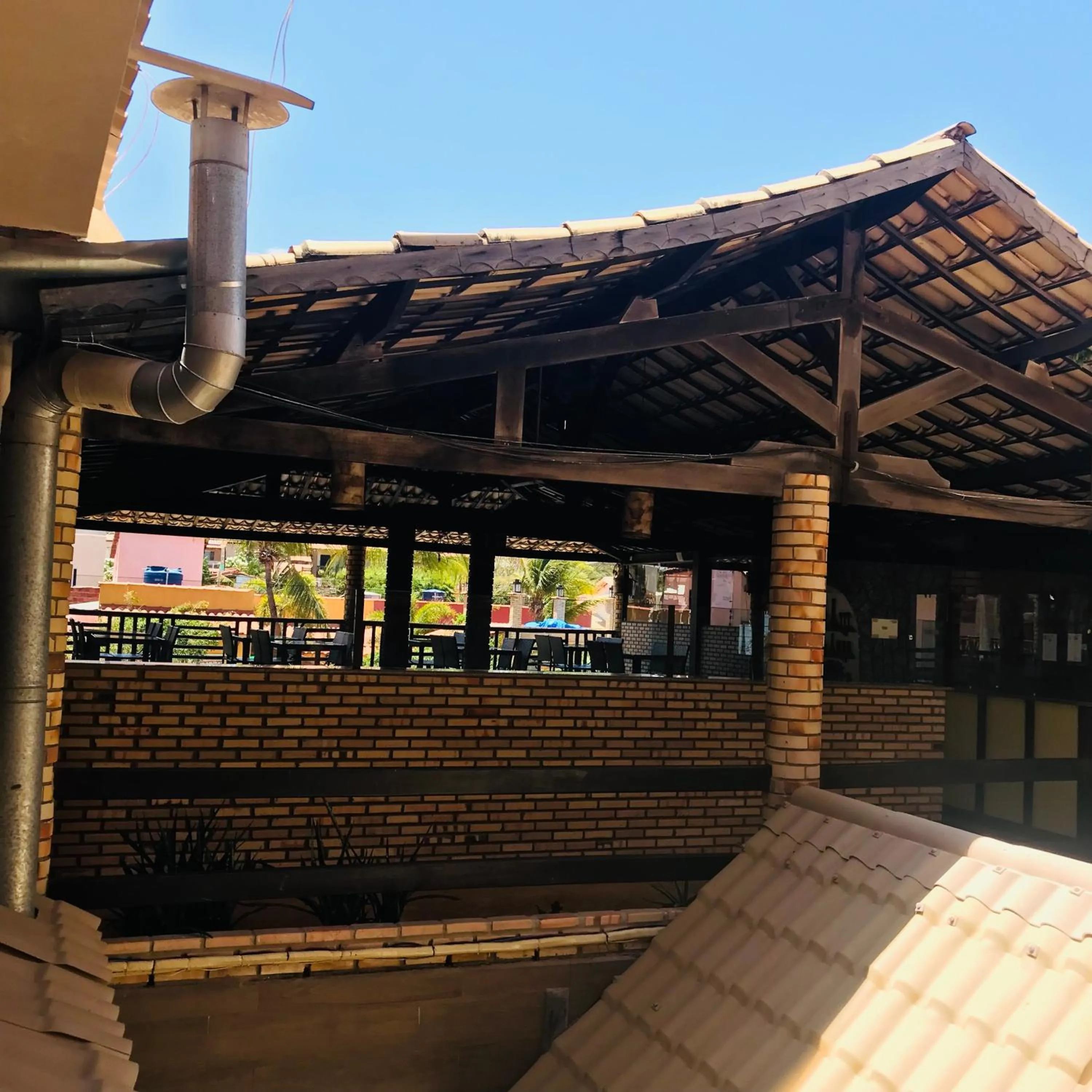 Property building in Hotel Pousada Latitude