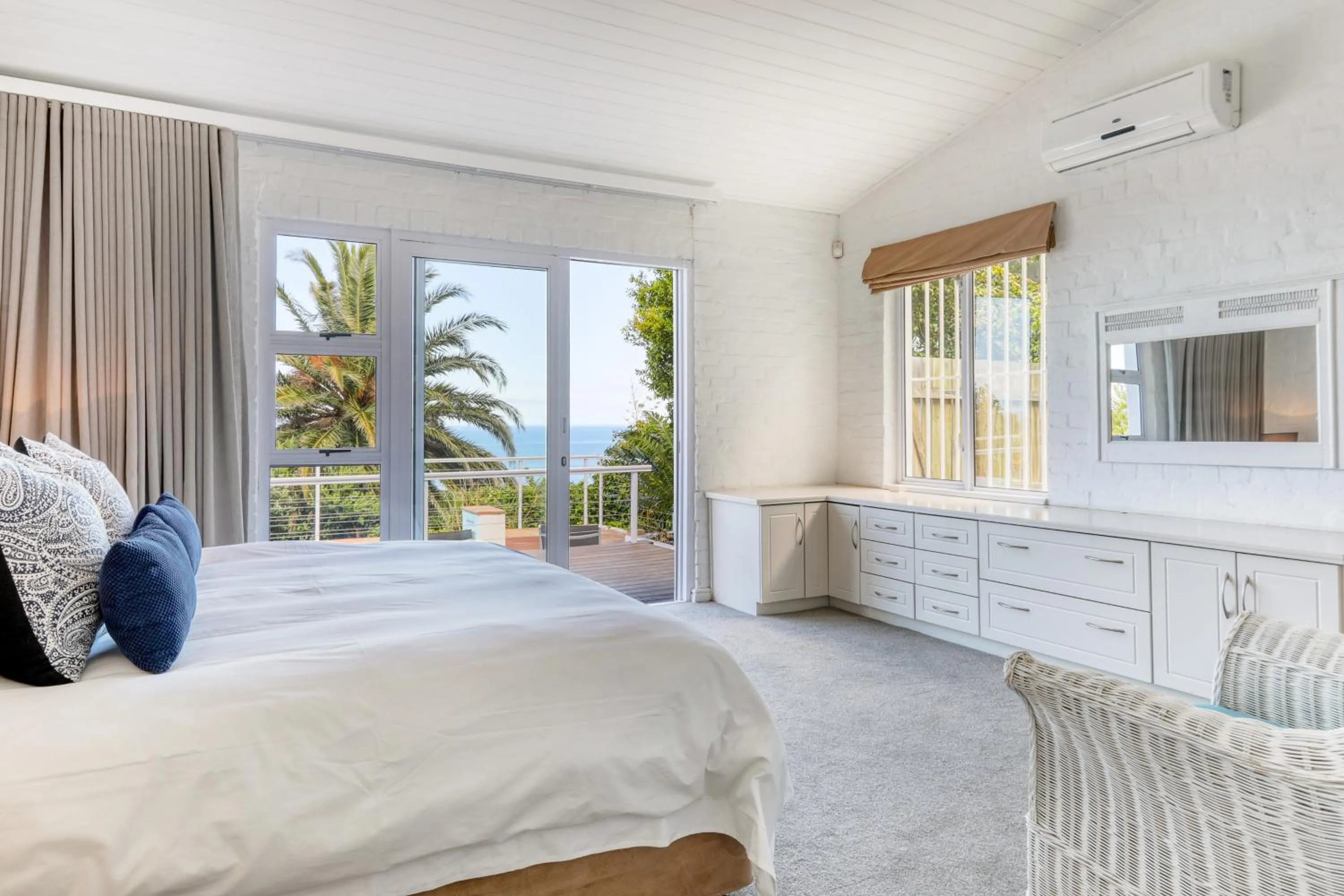 Bed in Rontree Reflections