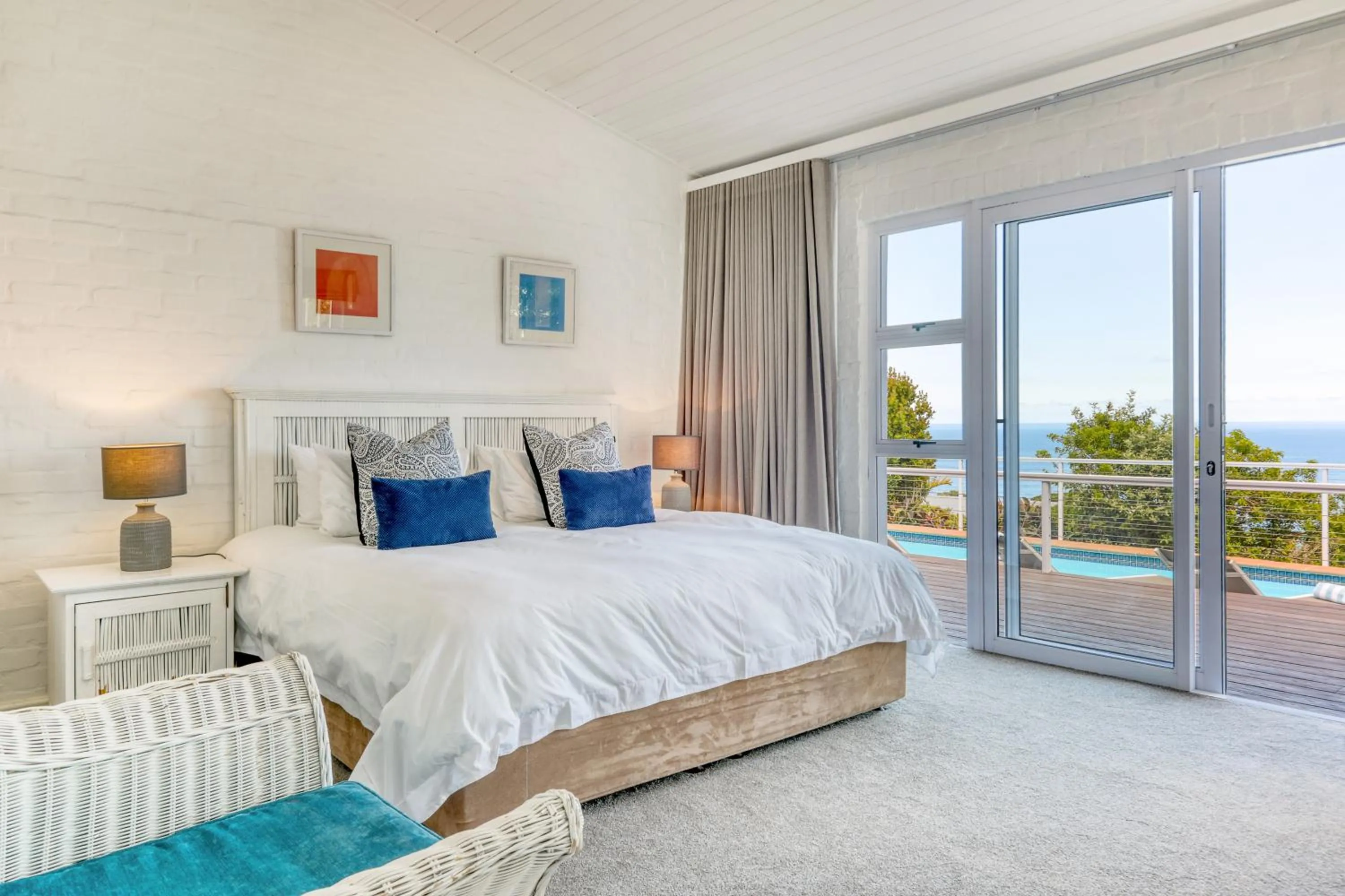 Bed in Rontree Reflections