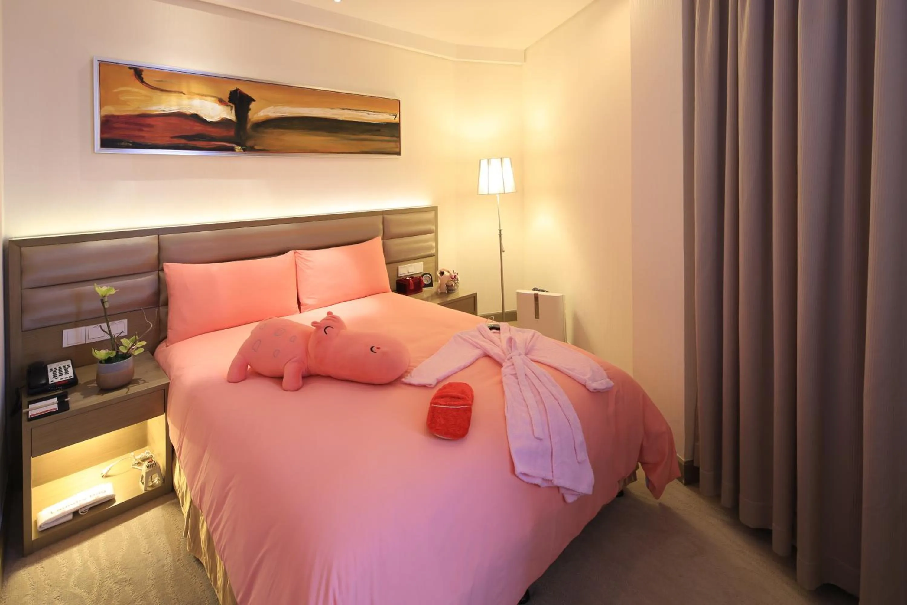 Bedroom, Bed in Hilton Garden Inn Shanghai Caohejing Hi-Tech Park