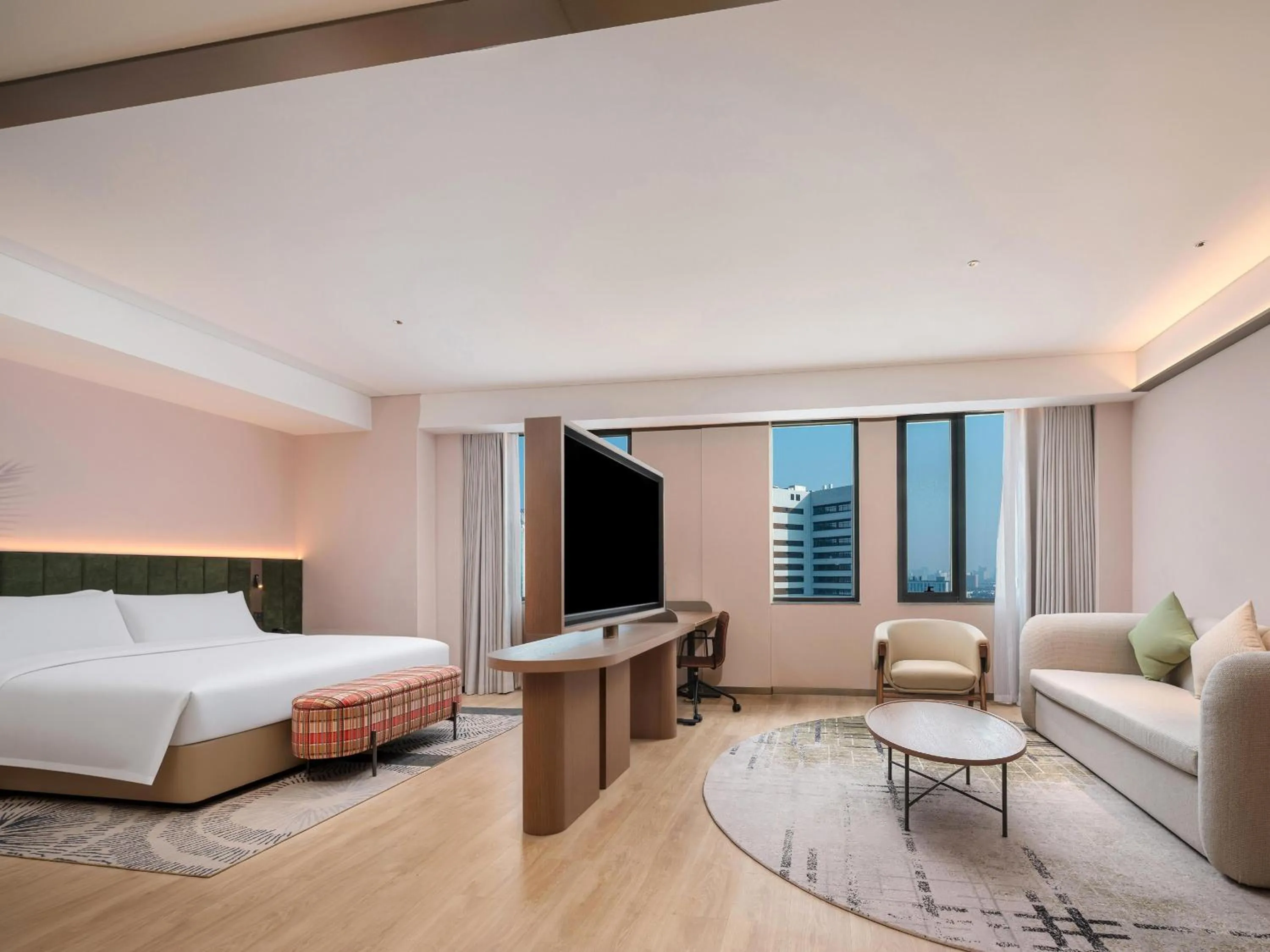 Living room, Bed in Hilton Garden Inn Shanghai Caohejing Hi-Tech Park