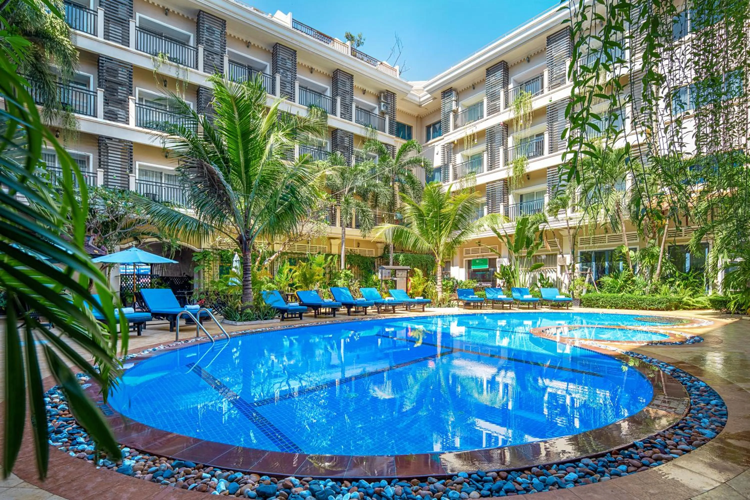 Swimming pool in Baitong Heritage Hotel