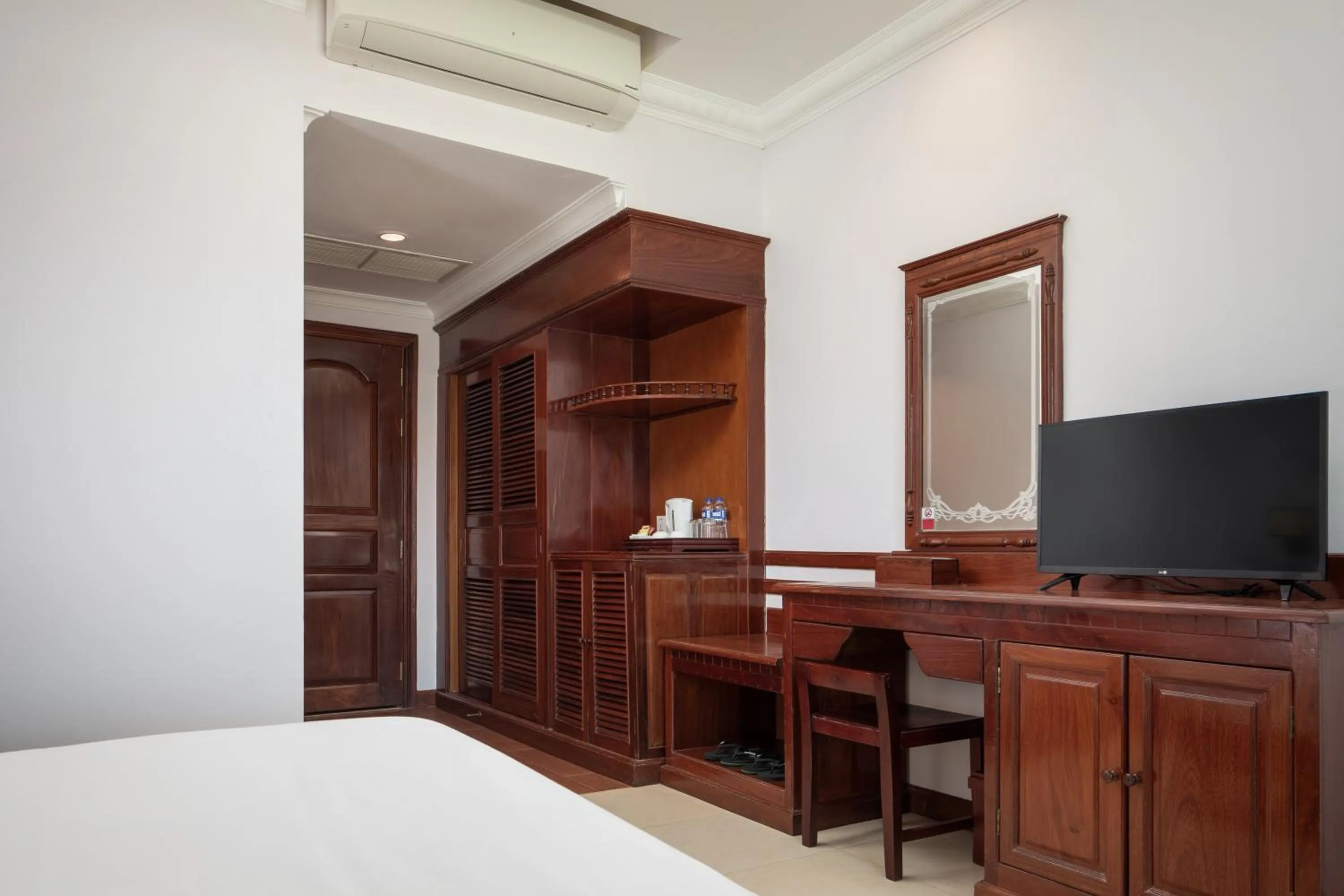 Bedroom, Bed in Angkor Holiday Hotel