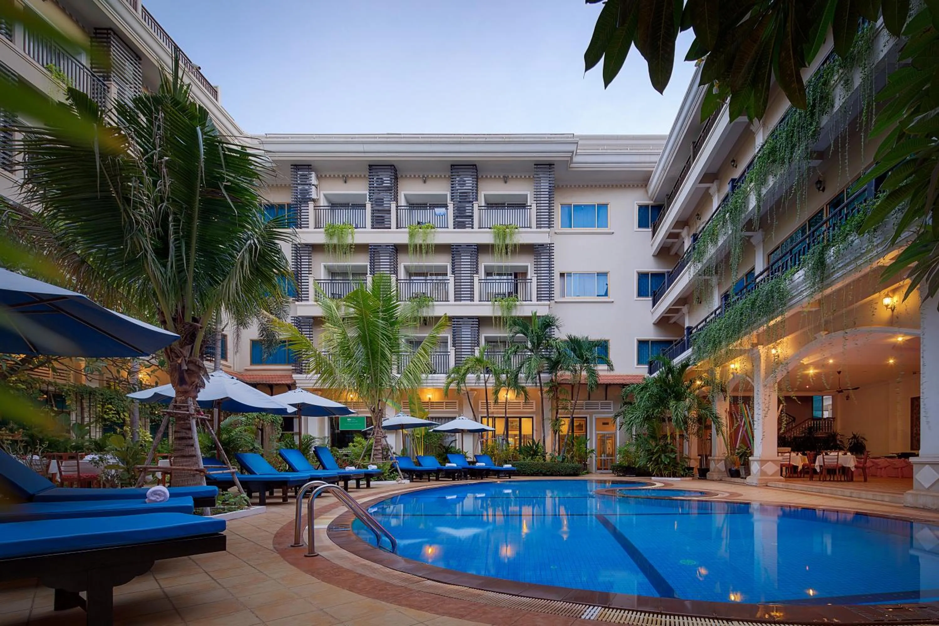 Swimming pool in Angkor Holiday Hotel