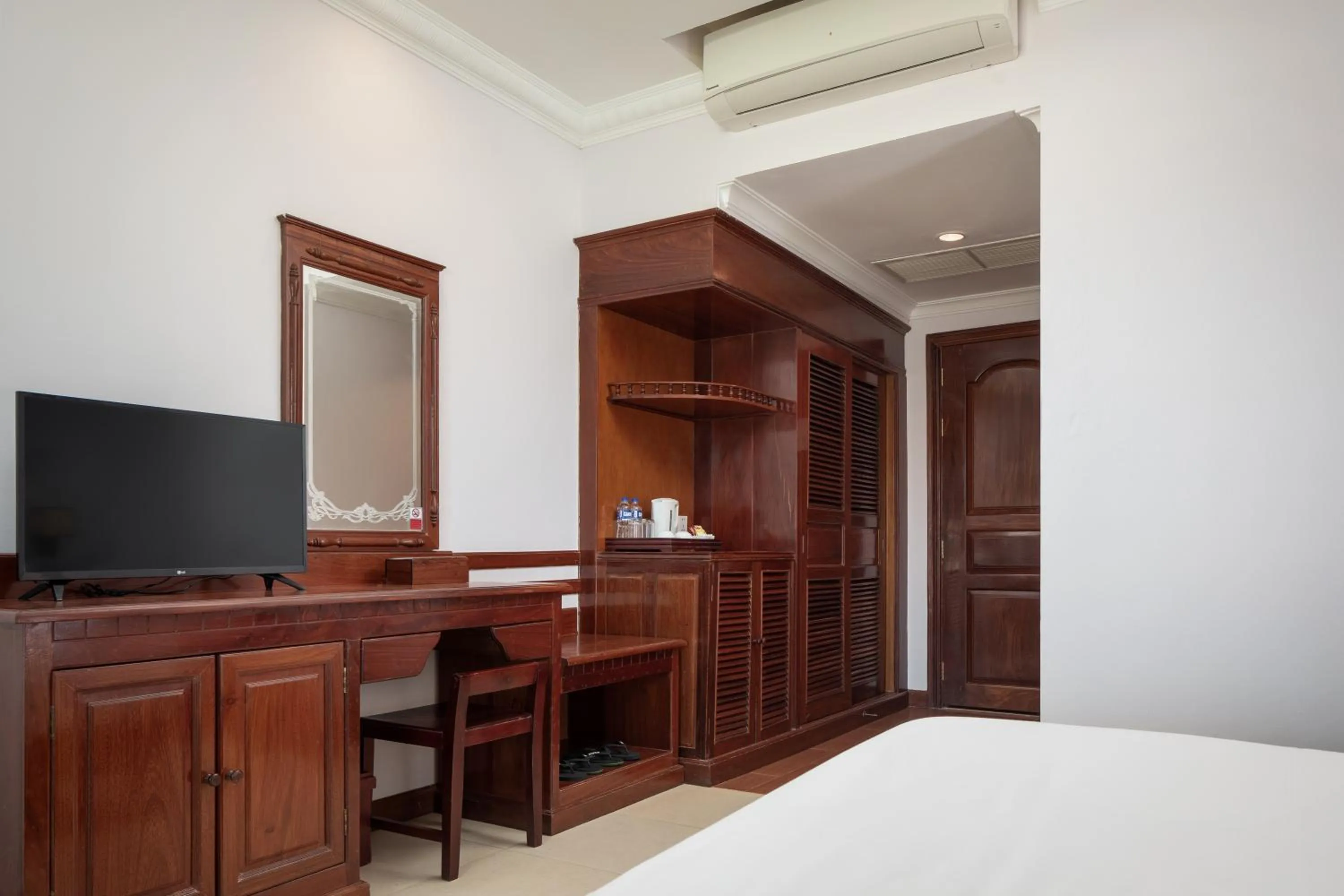 View (from property/room), Bed in Angkor Holiday Hotel