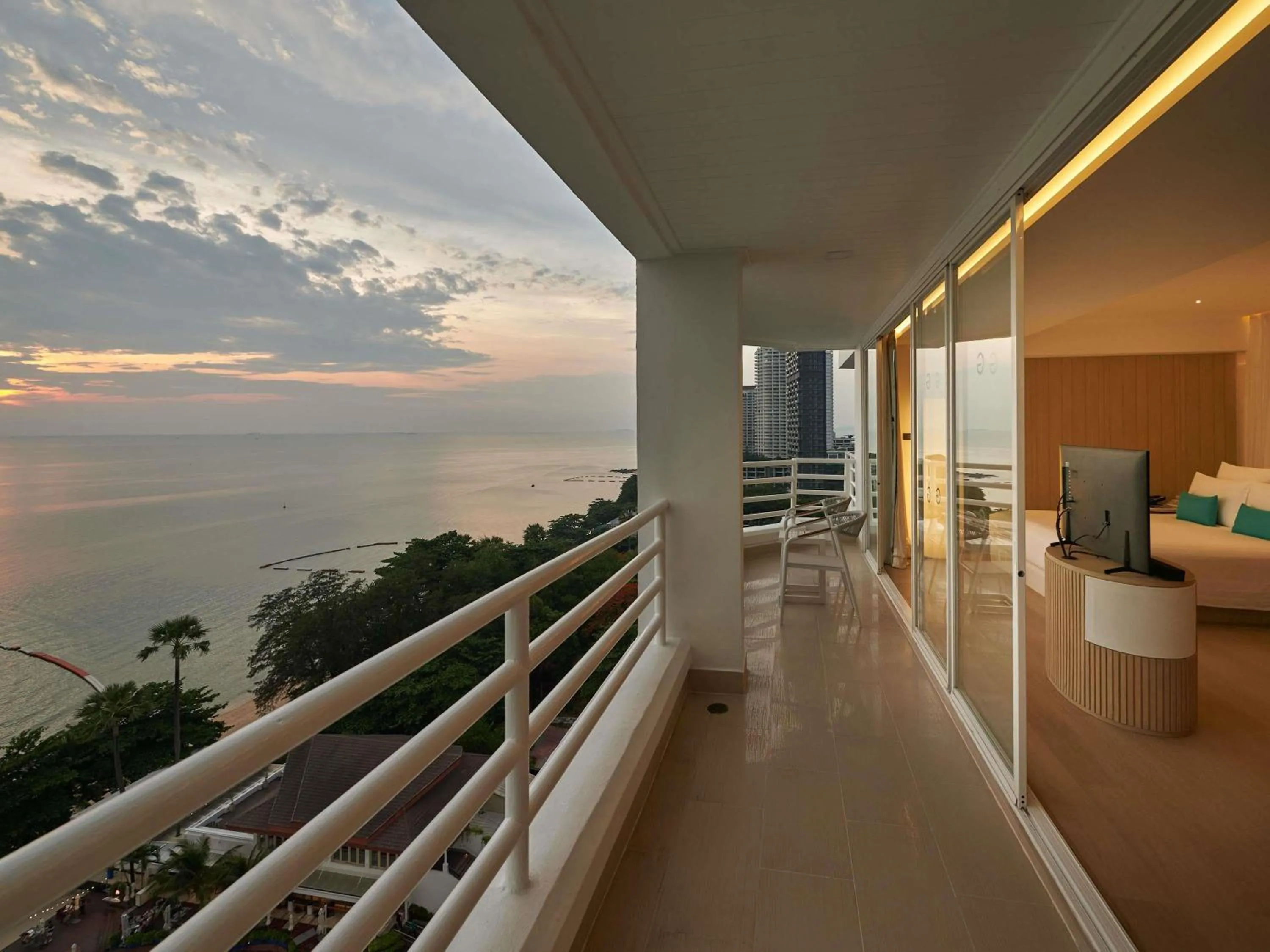 Bedroom in Pullman Pattaya Hotel G