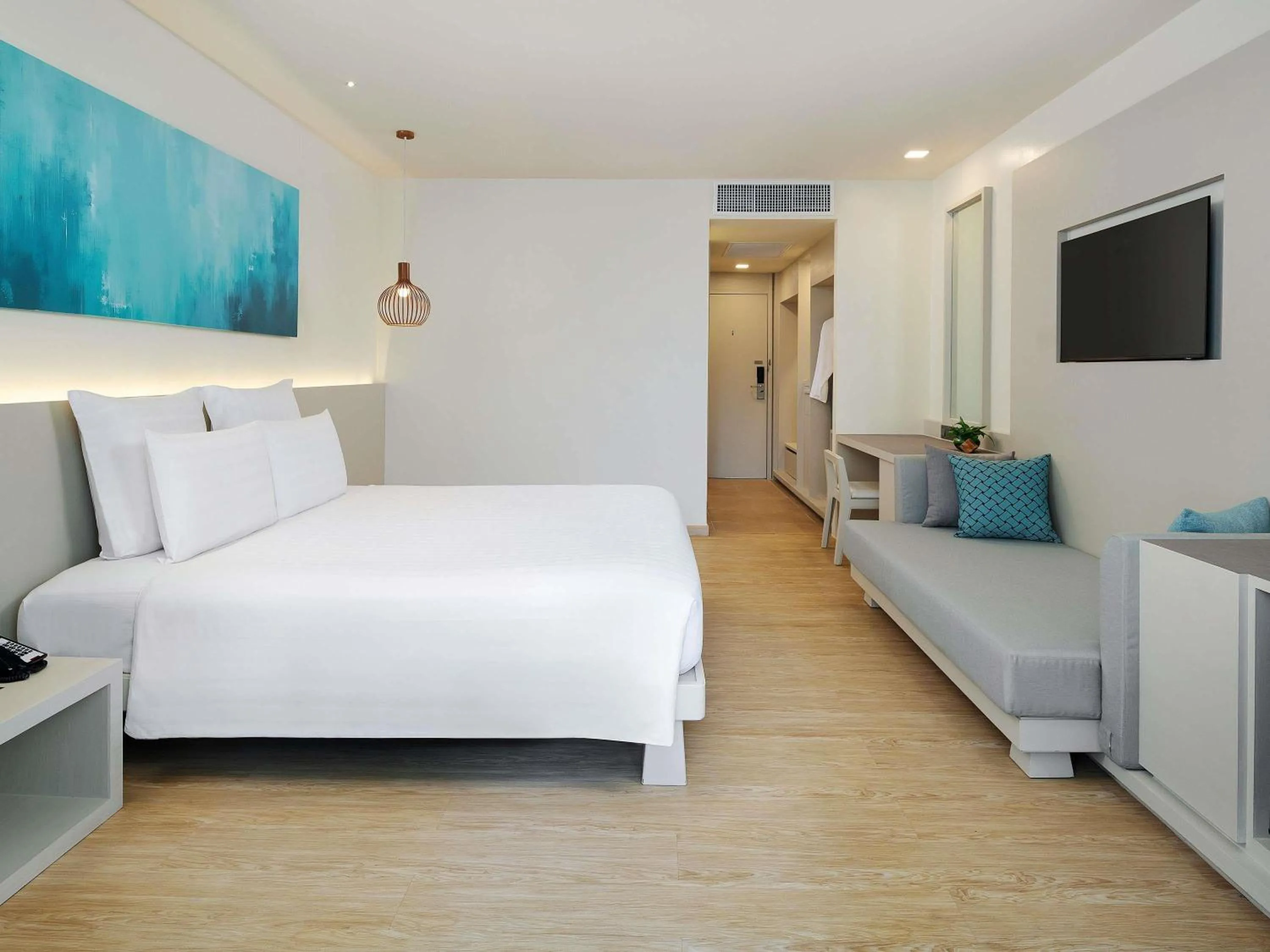 Bedroom, Bed in Pullman Pattaya Hotel G