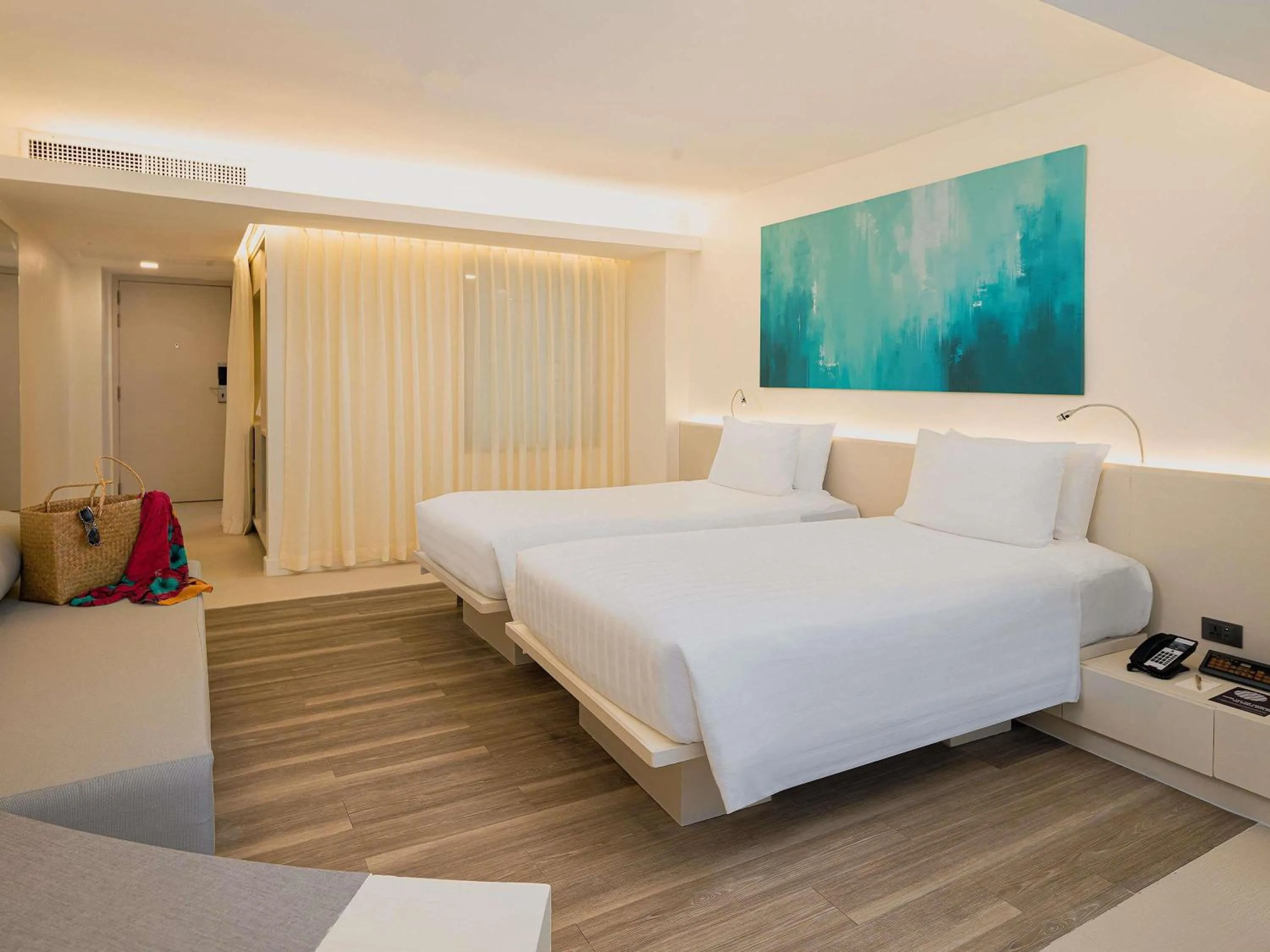 Bedroom, Bed in Pullman Pattaya Hotel G