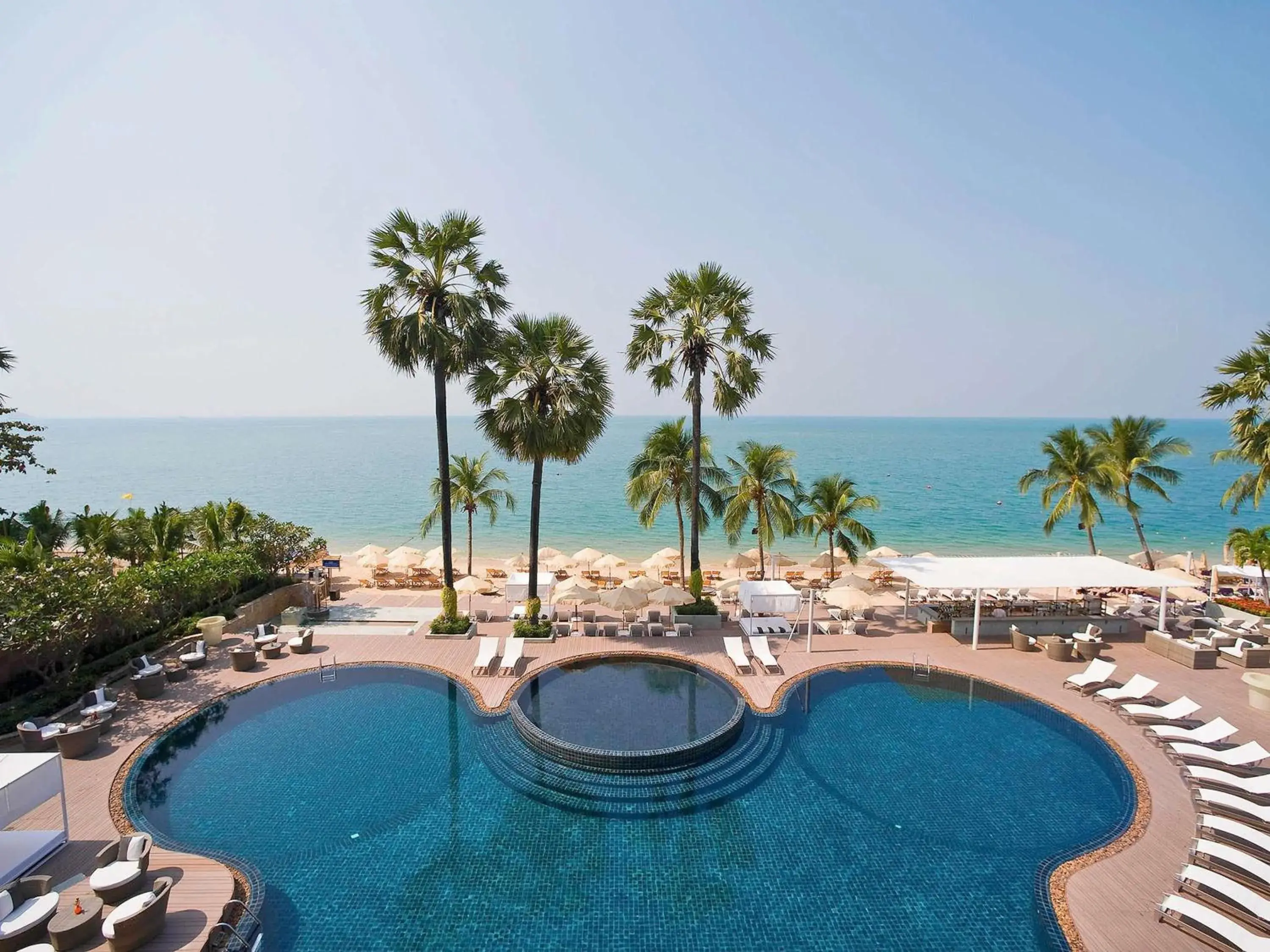 Pool view in Pullman Pattaya Hotel G Pool view in Pullman Pattaya Hotel G