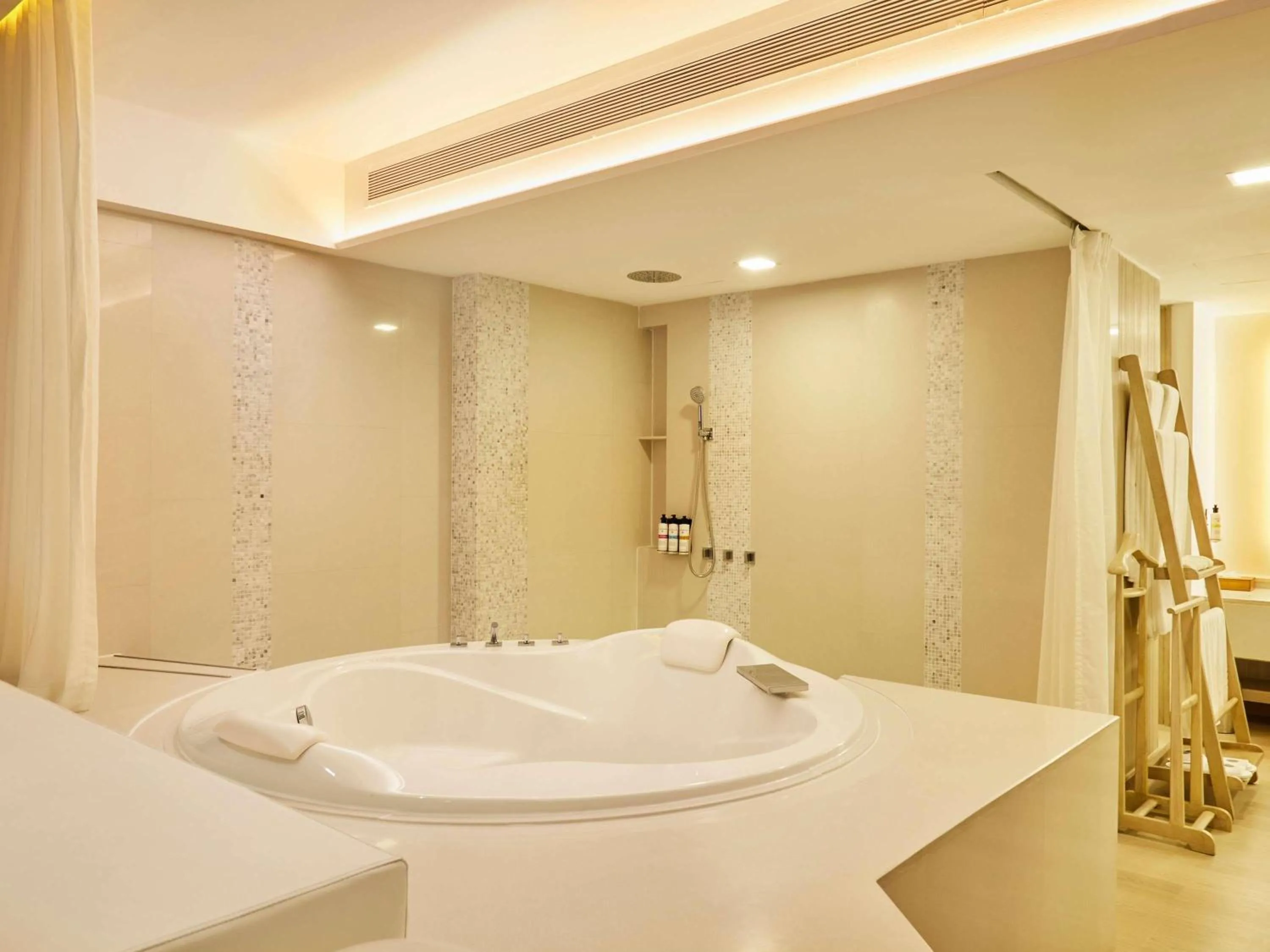 Bedroom in Pullman Pattaya Hotel G