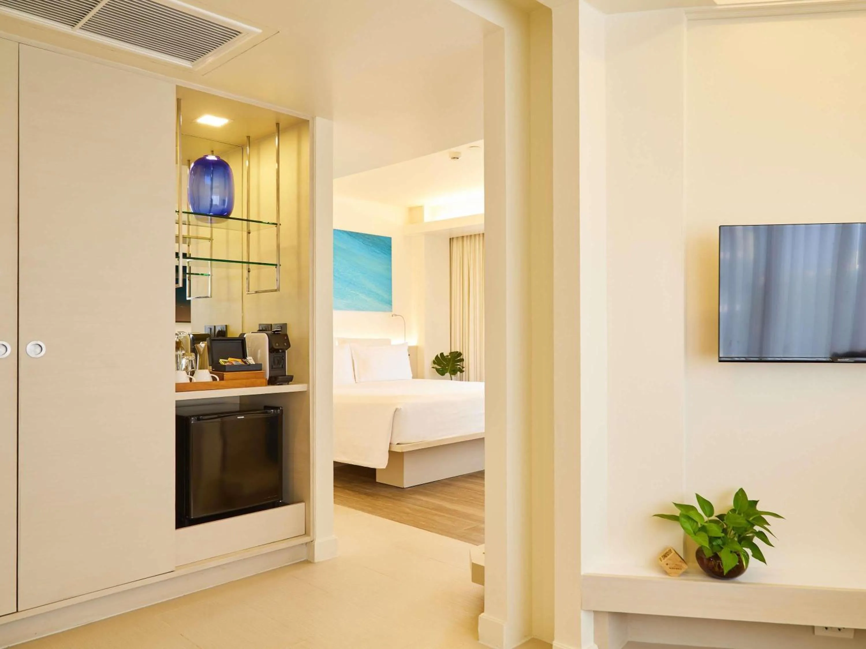 Bedroom, Bed in Pullman Pattaya Hotel G