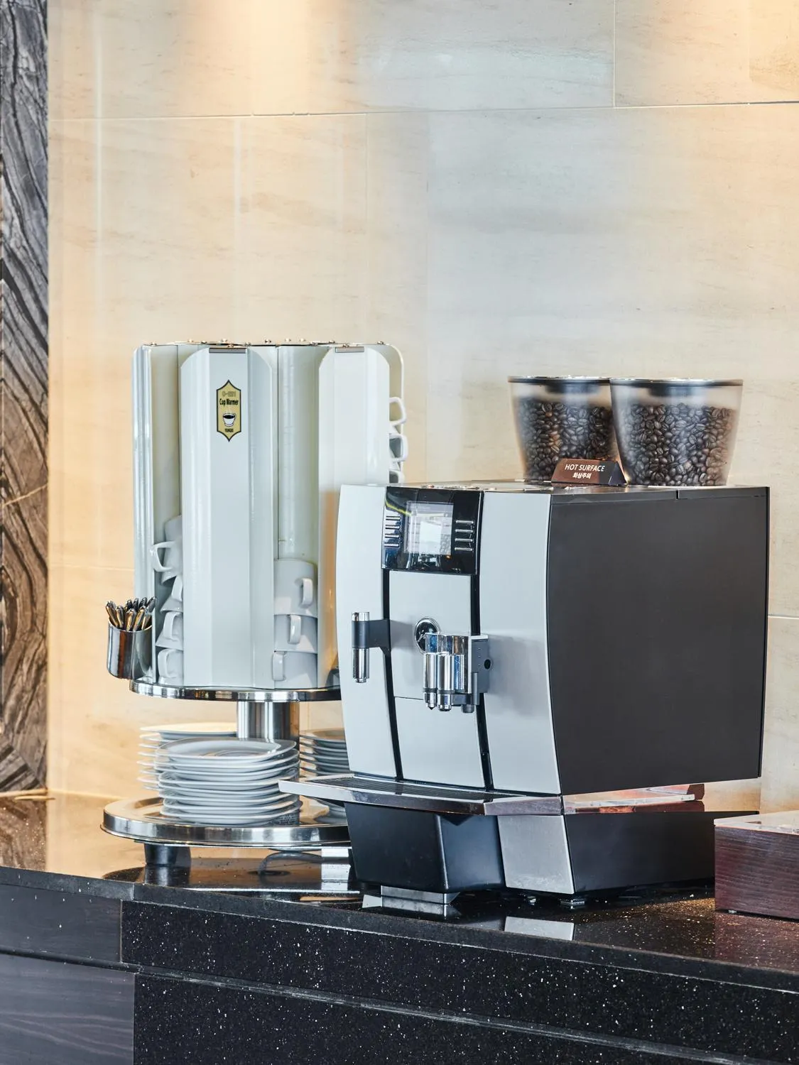 Lounge or bar in Lotte Hotel Ulsan