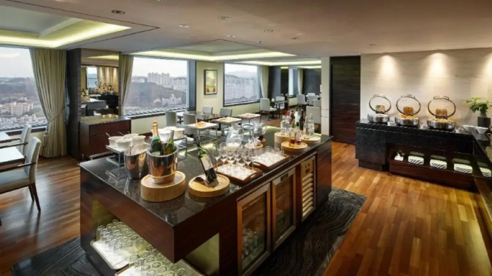 Lounge or bar in Lotte Hotel Ulsan Lounge or bar in Lotte Hotel Ulsan