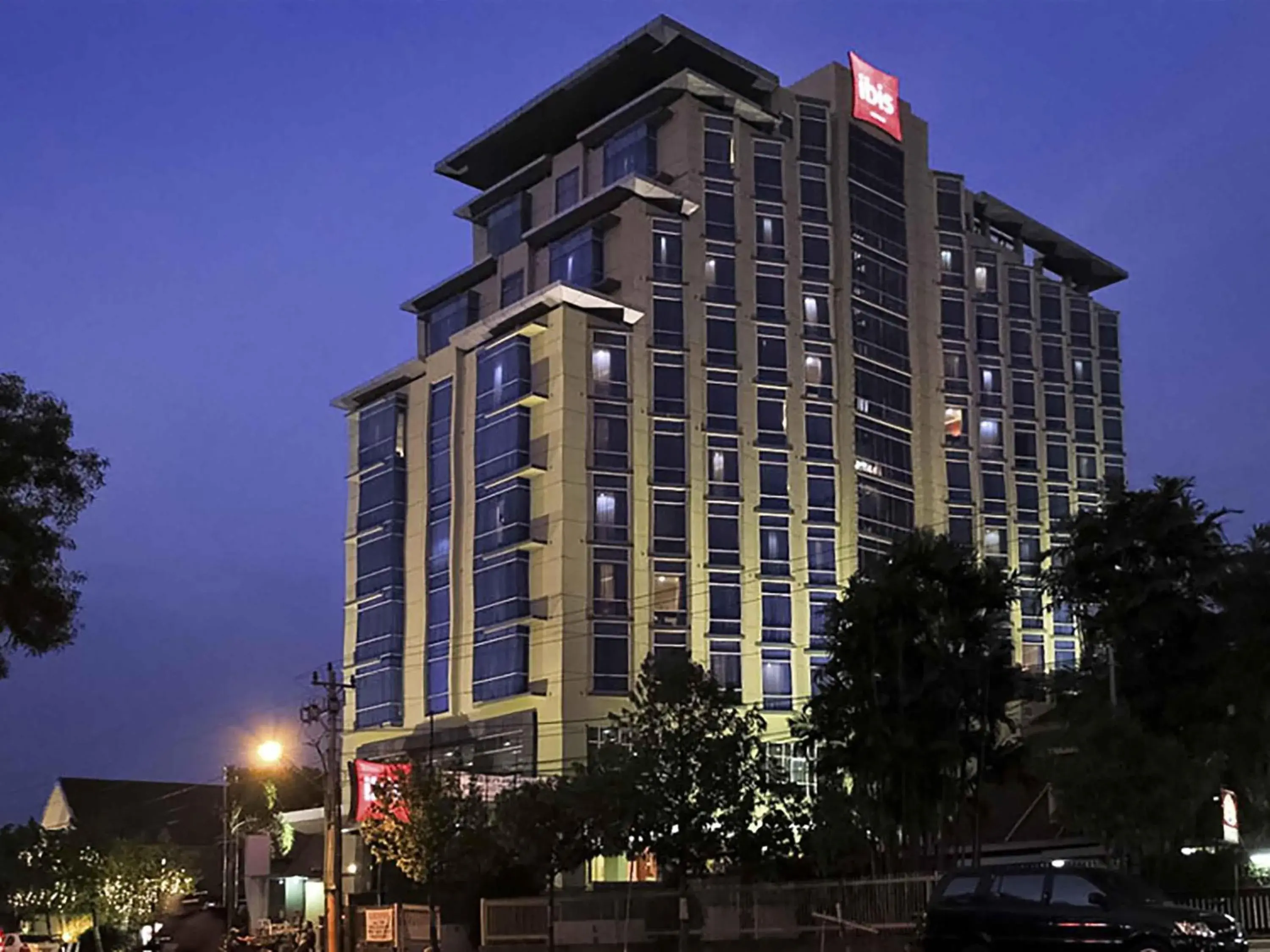 Property building in Hotel Ibis Semarang Simpang Lima Property building in Hotel Ibis Semarang Simpang Lima