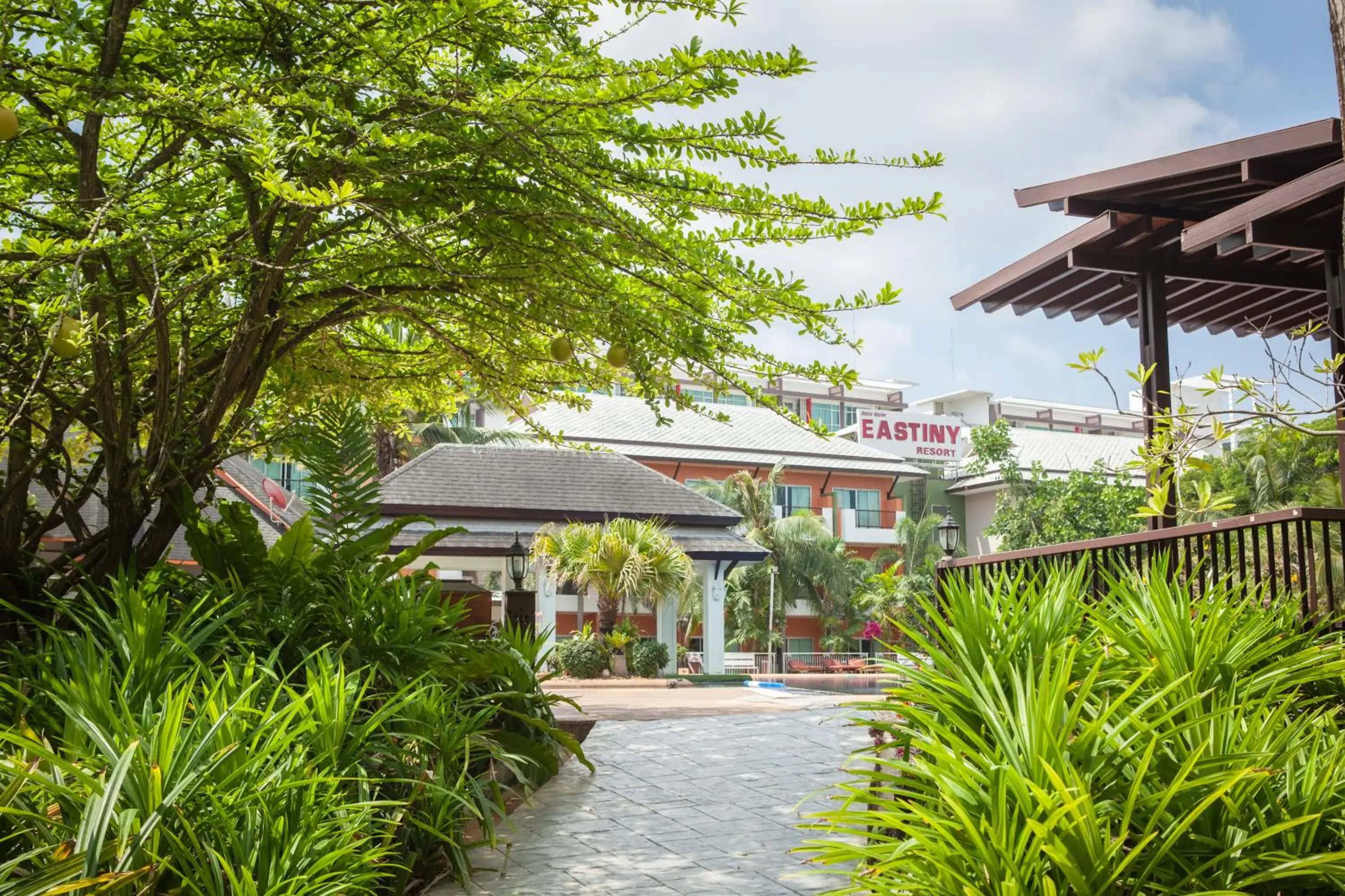 Garden, Property Building in Eastiny Resort & Spa