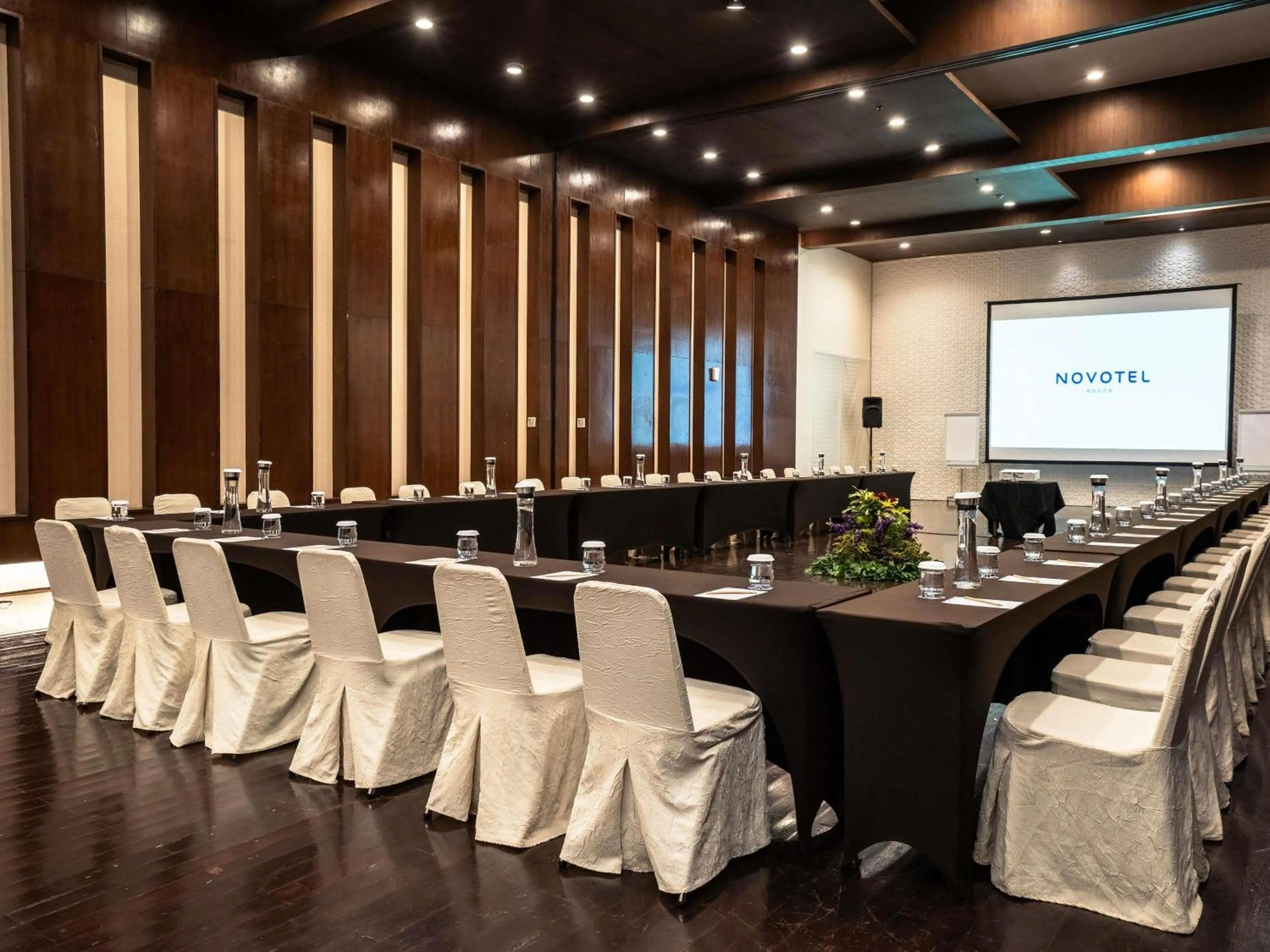 Meeting/conference room in Novotel Bogor Golf Resort