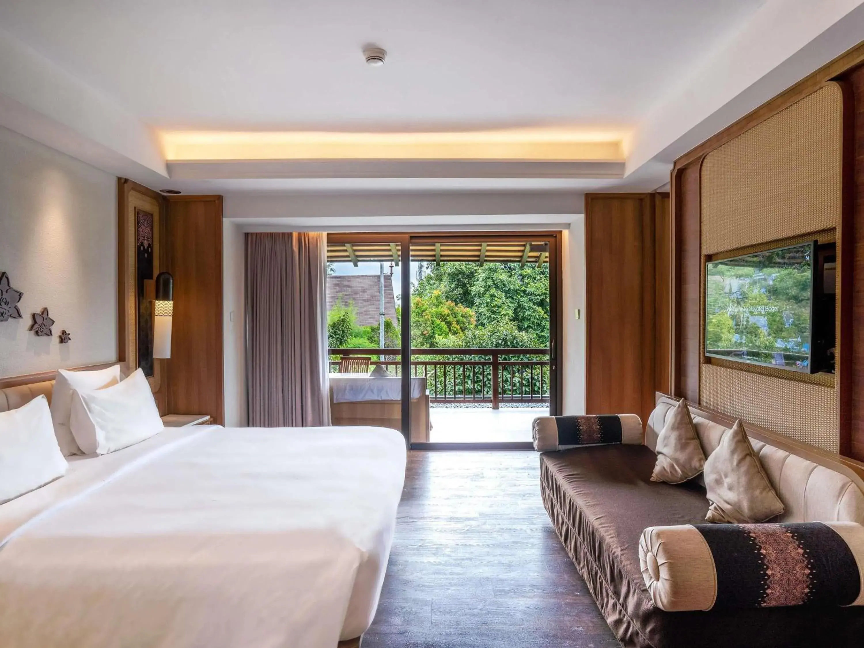 Bedroom, Bed in Novotel Bogor Golf Resort Bedroom, Bed in Novotel Bogor Golf Resort