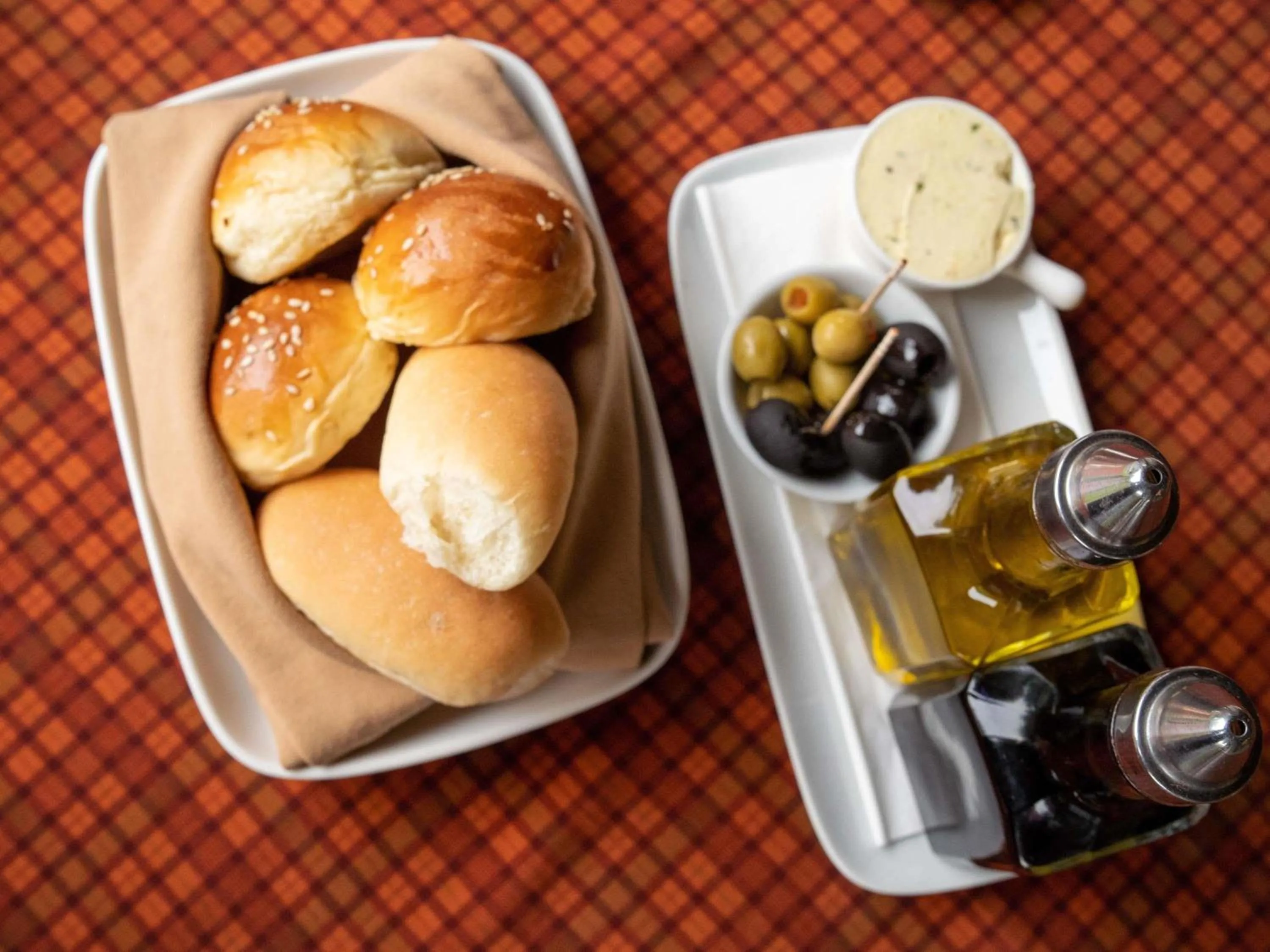 Restaurant/places to eat in Novotel Bogor Golf Resort