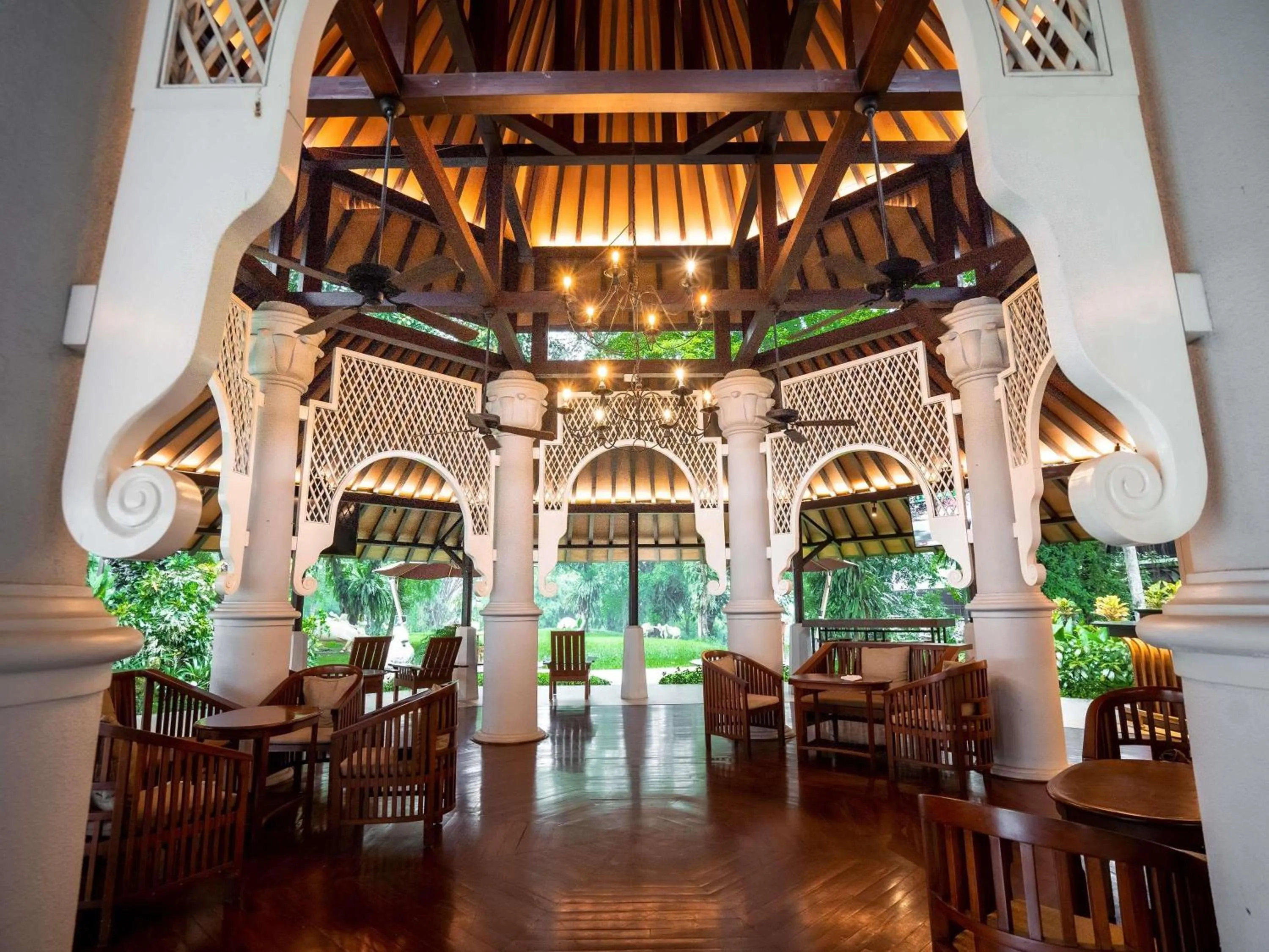 Lounge or bar in Novotel Bogor Golf Resort