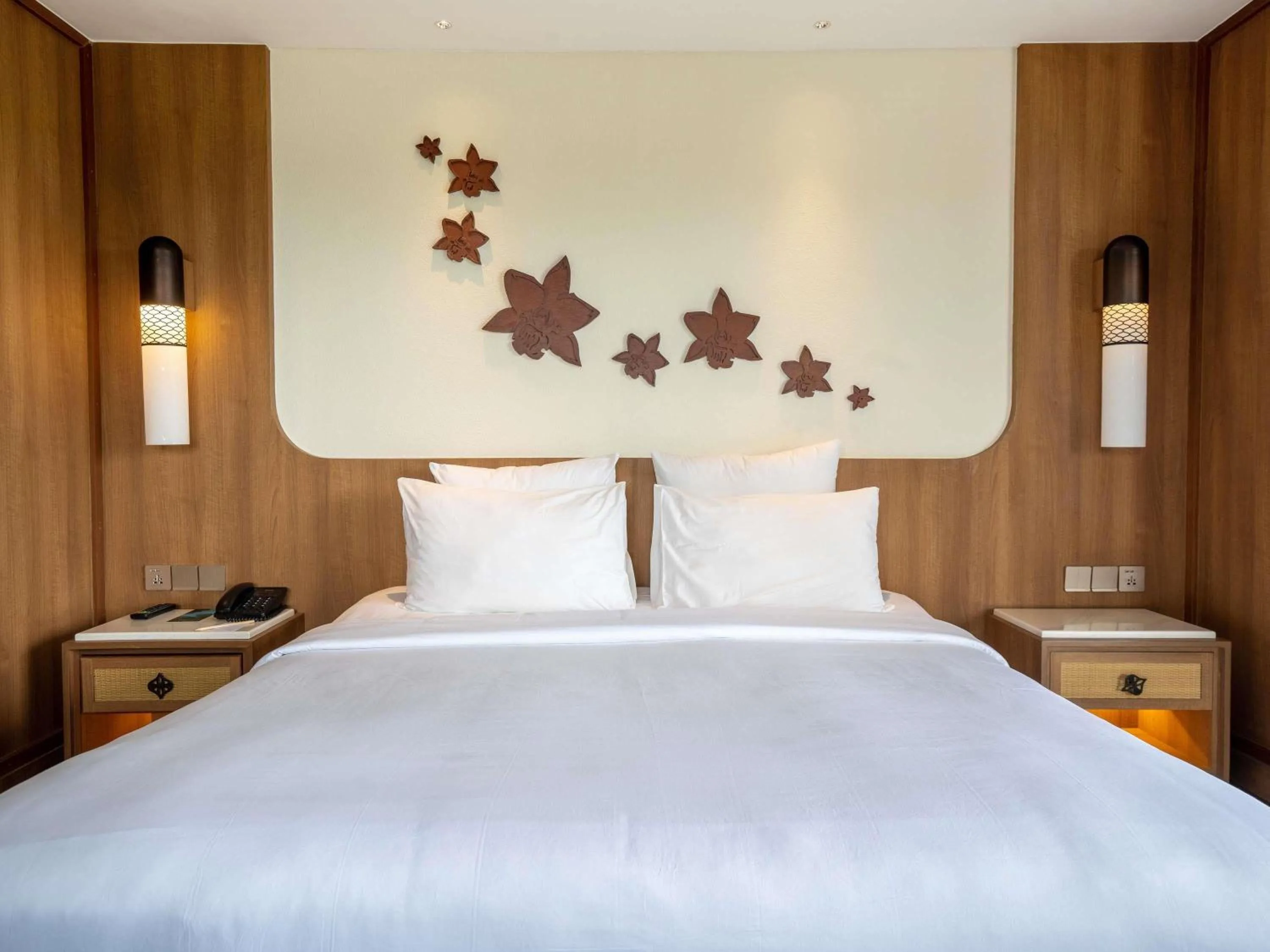 Bedroom, Bed in Novotel Bogor Golf Resort