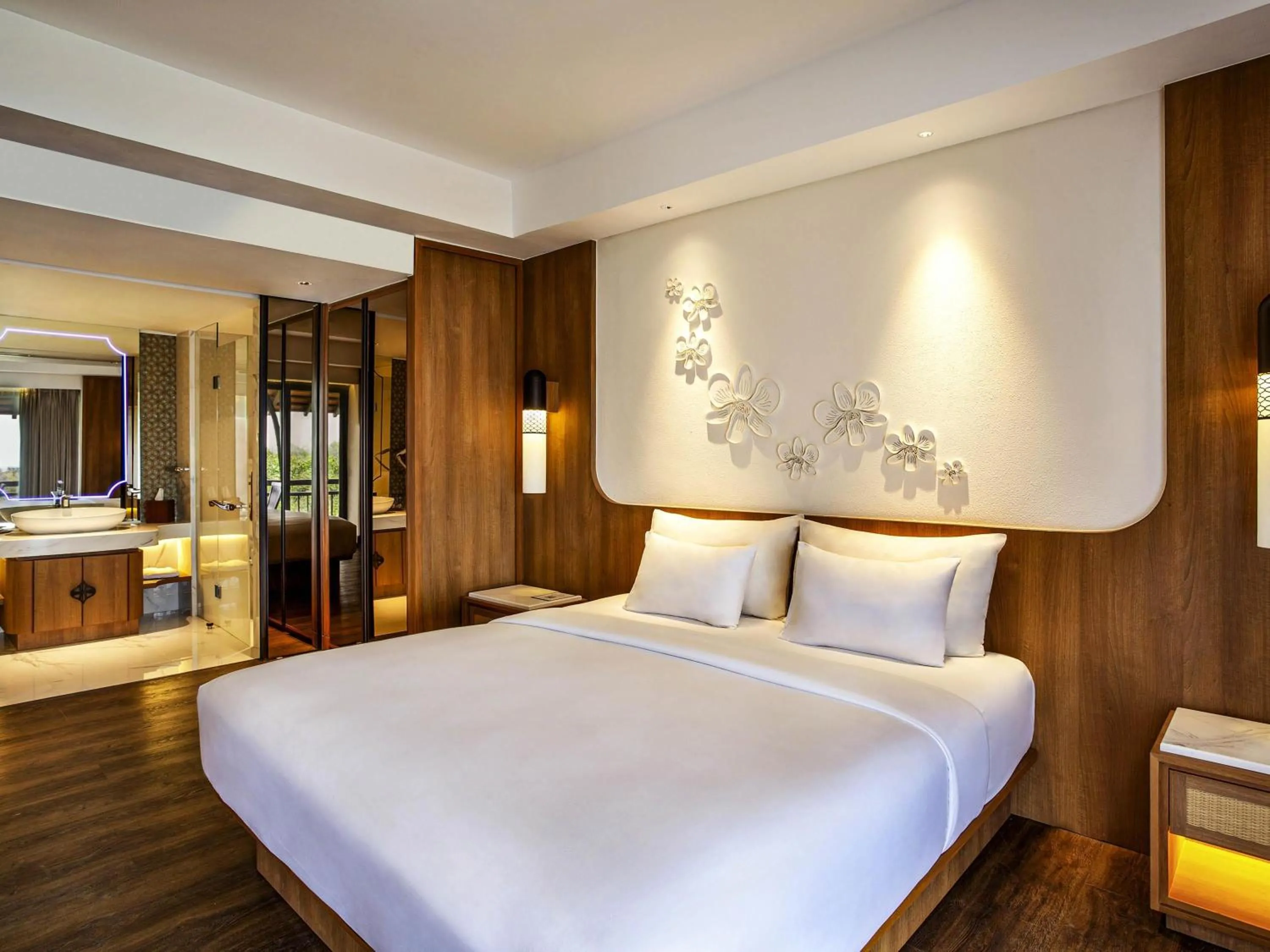 Bedroom, Bed in Novotel Bogor Golf Resort