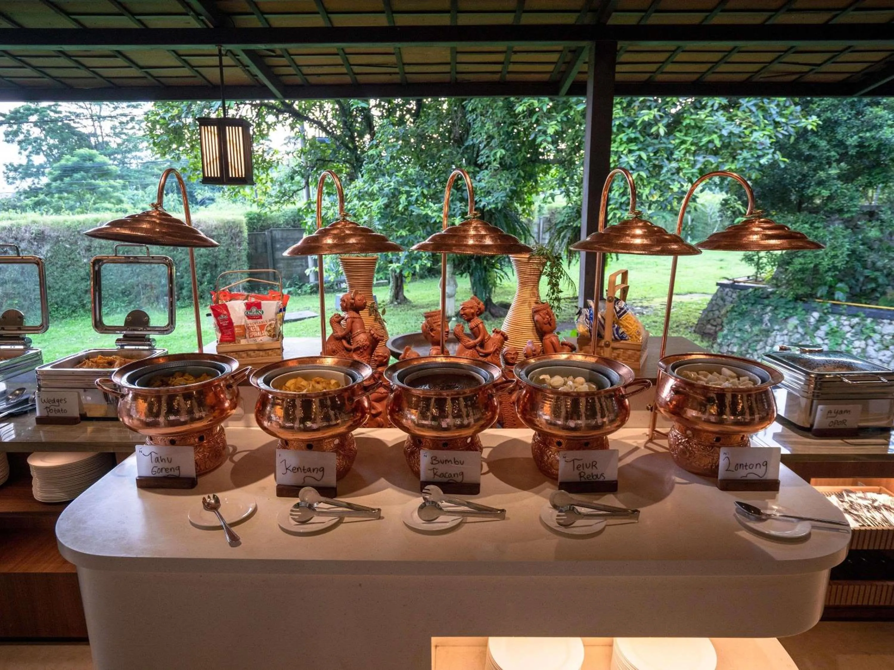 Restaurant/places to eat in Novotel Bogor Golf Resort