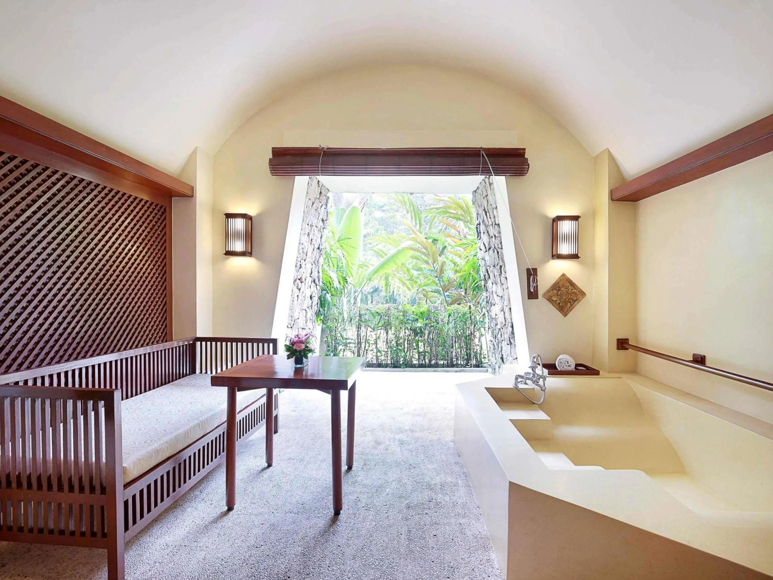 Bedroom, Bed in Novotel Bogor Golf Resort