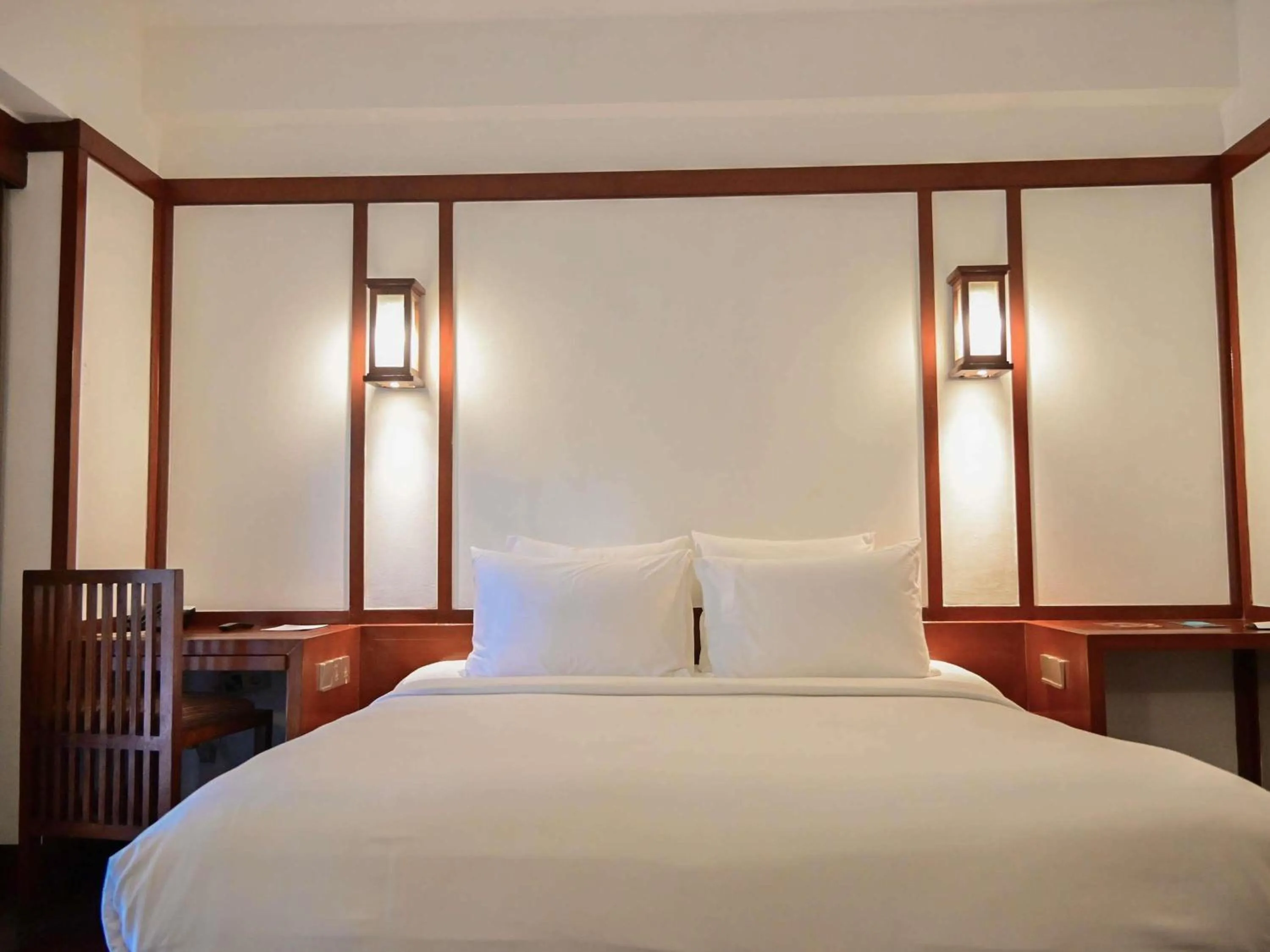 Bedroom, Bed in Novotel Bogor Golf Resort