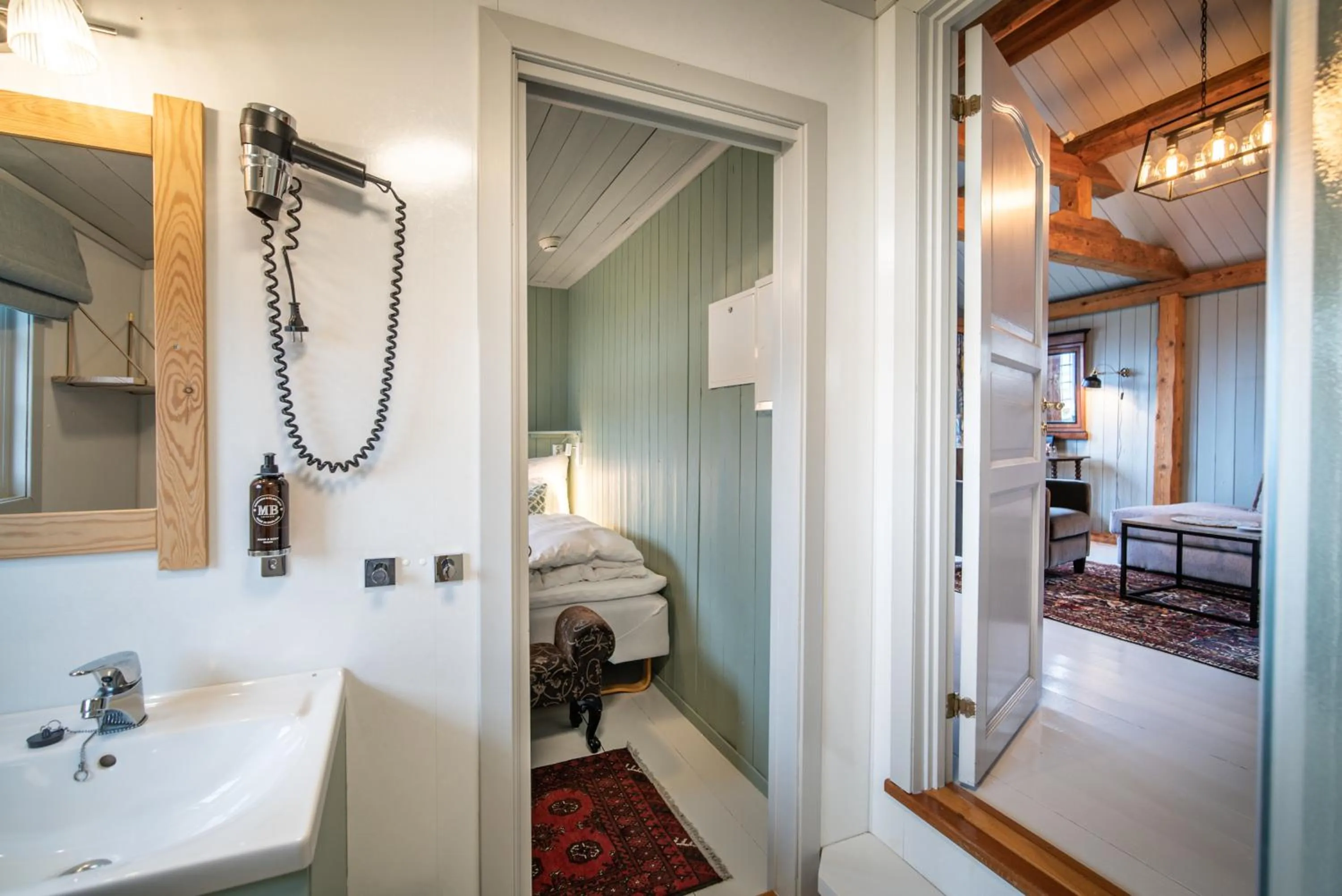 Bathroom, Bed in Håholmen - by Classic Norway Hotels