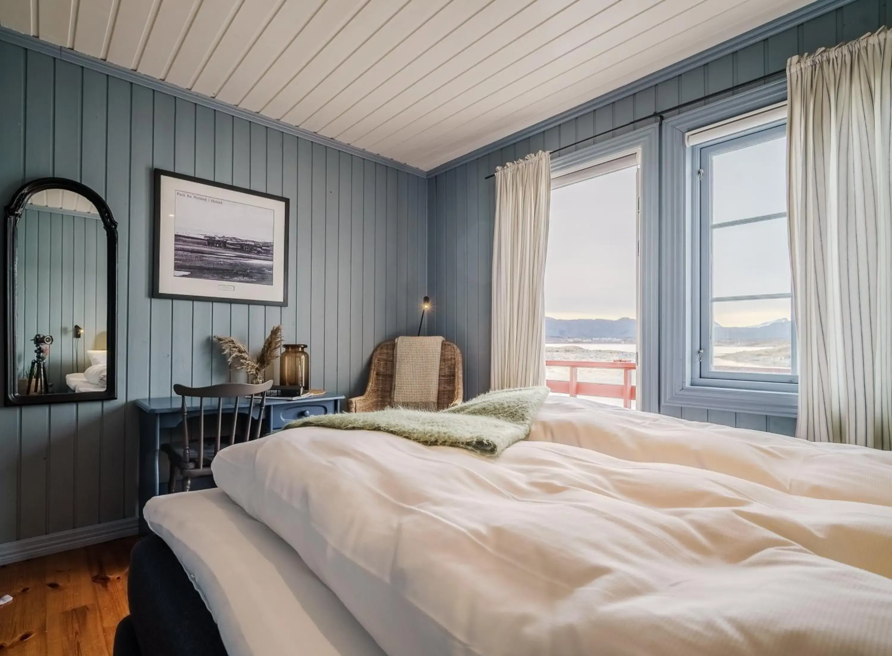 Deluxe Double Room with Balcony and Sea View in Håholmen - by Classic Norway Hotels Deluxe Double Room with Balcony and Sea View in Håholmen - by Classic Norway Hotels