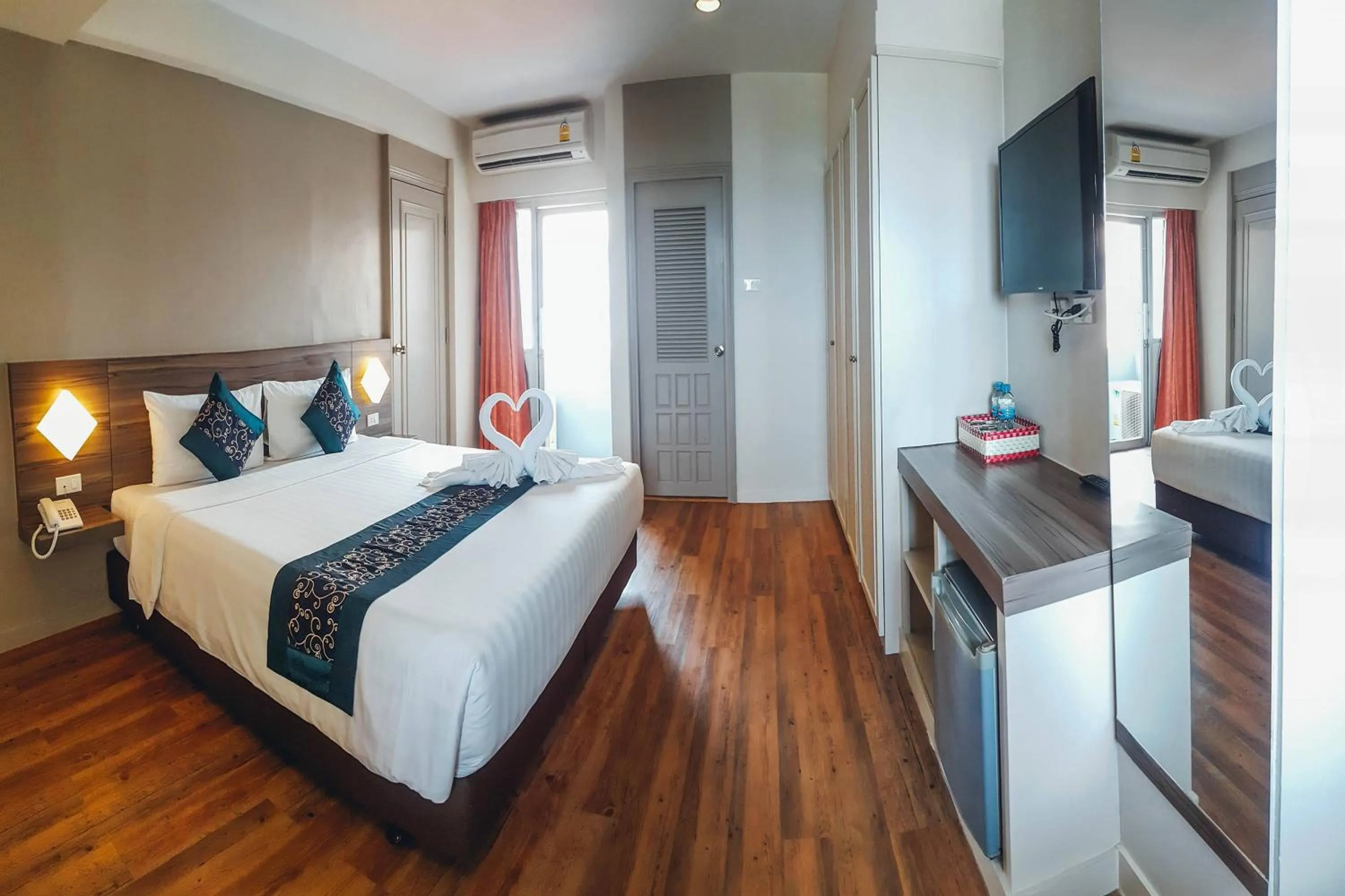 Evening entertainment, Bed in Eastiny Inn Hotel