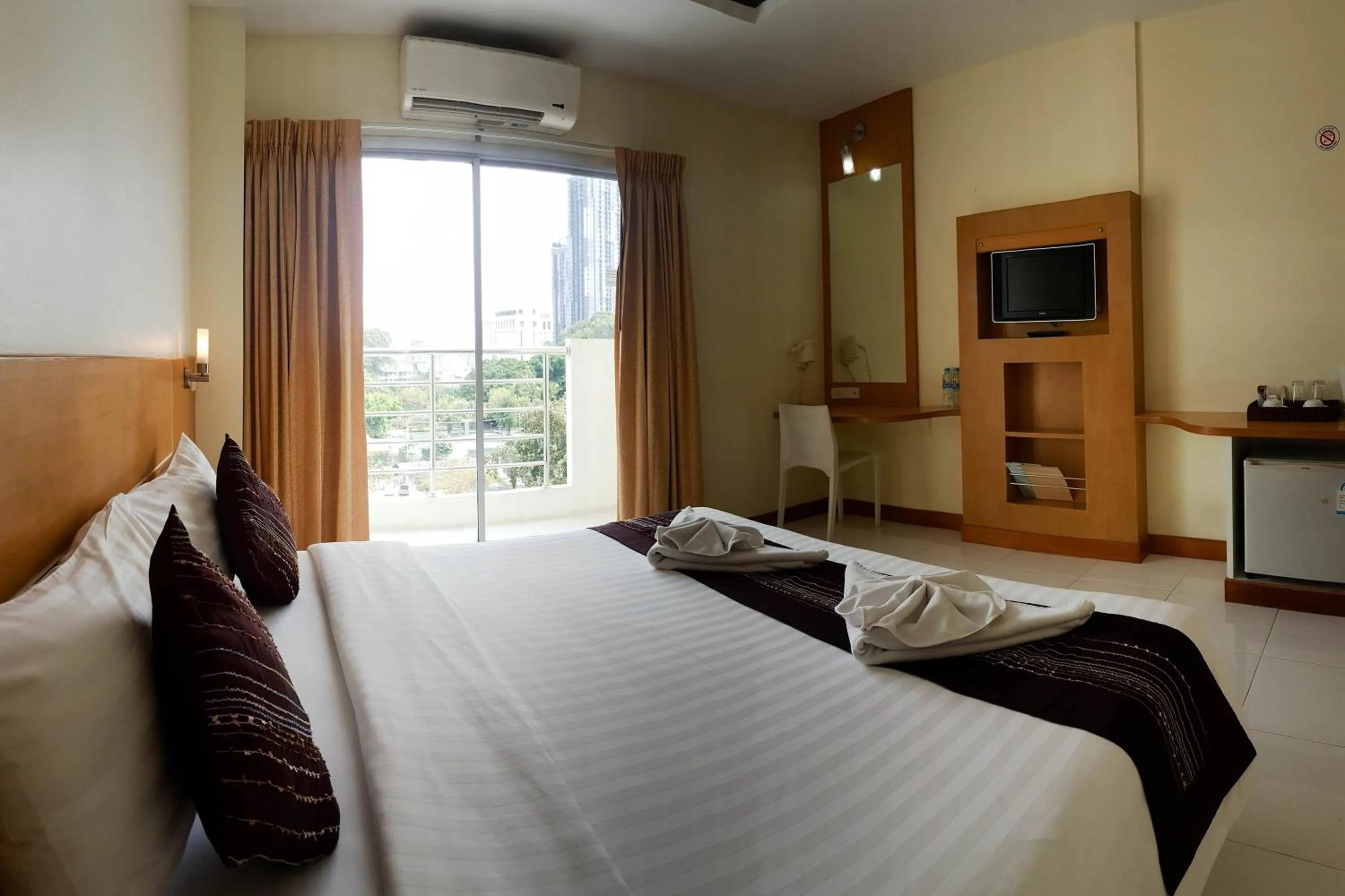 Bed in Eastiny Seven Hotel