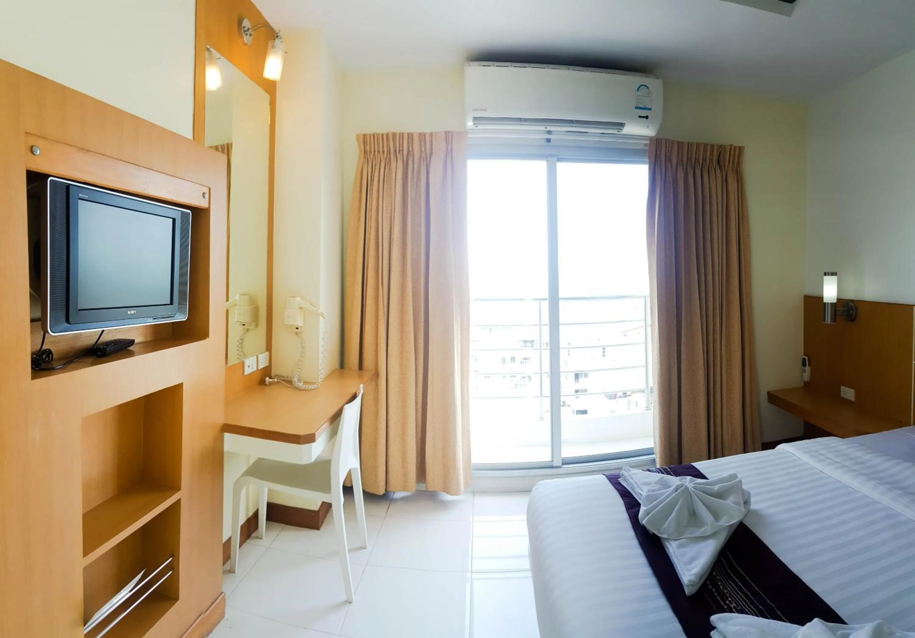 Bed in Eastiny Seven Hotel