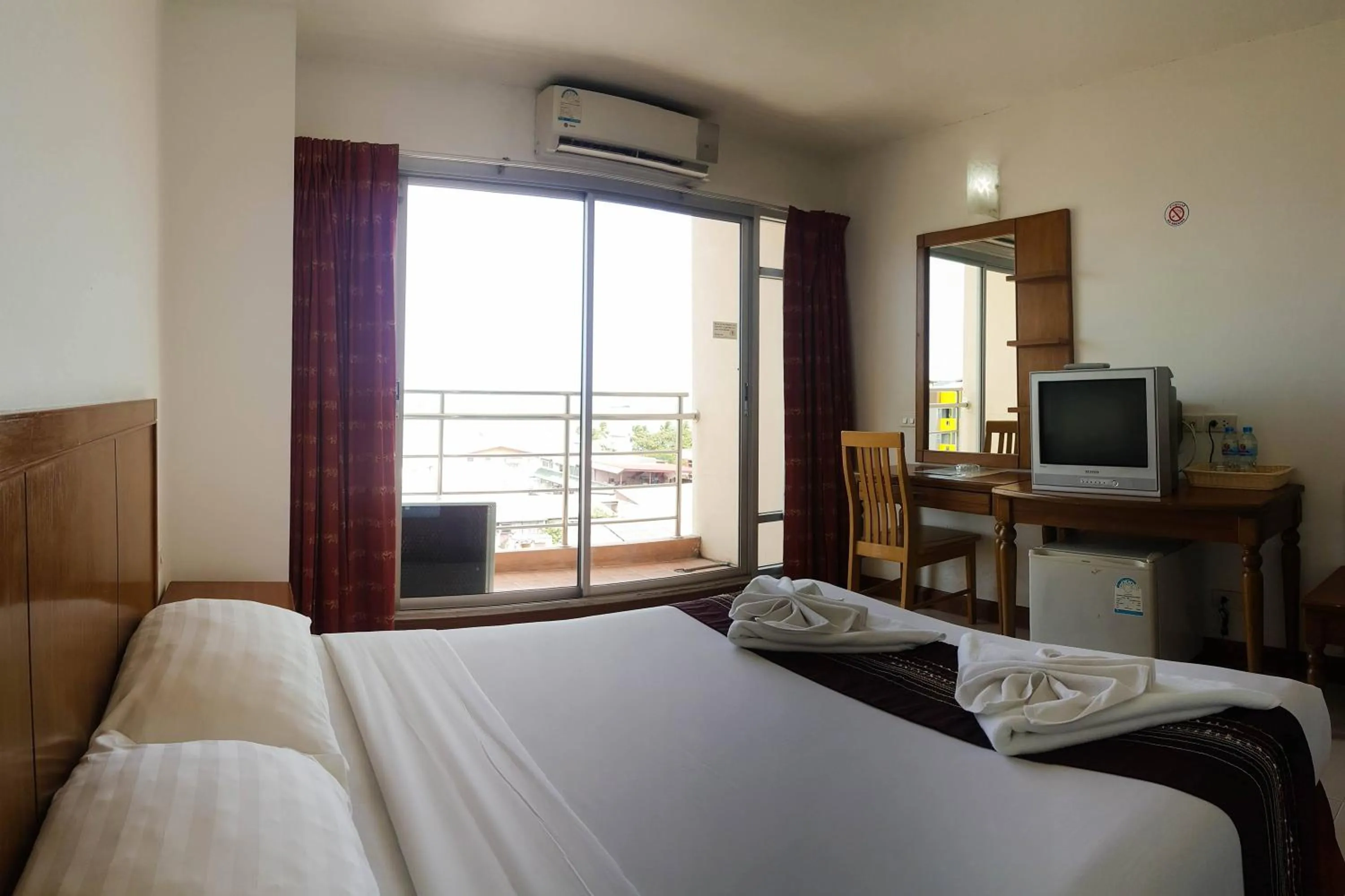 Bed in Eastiny Seven Hotel