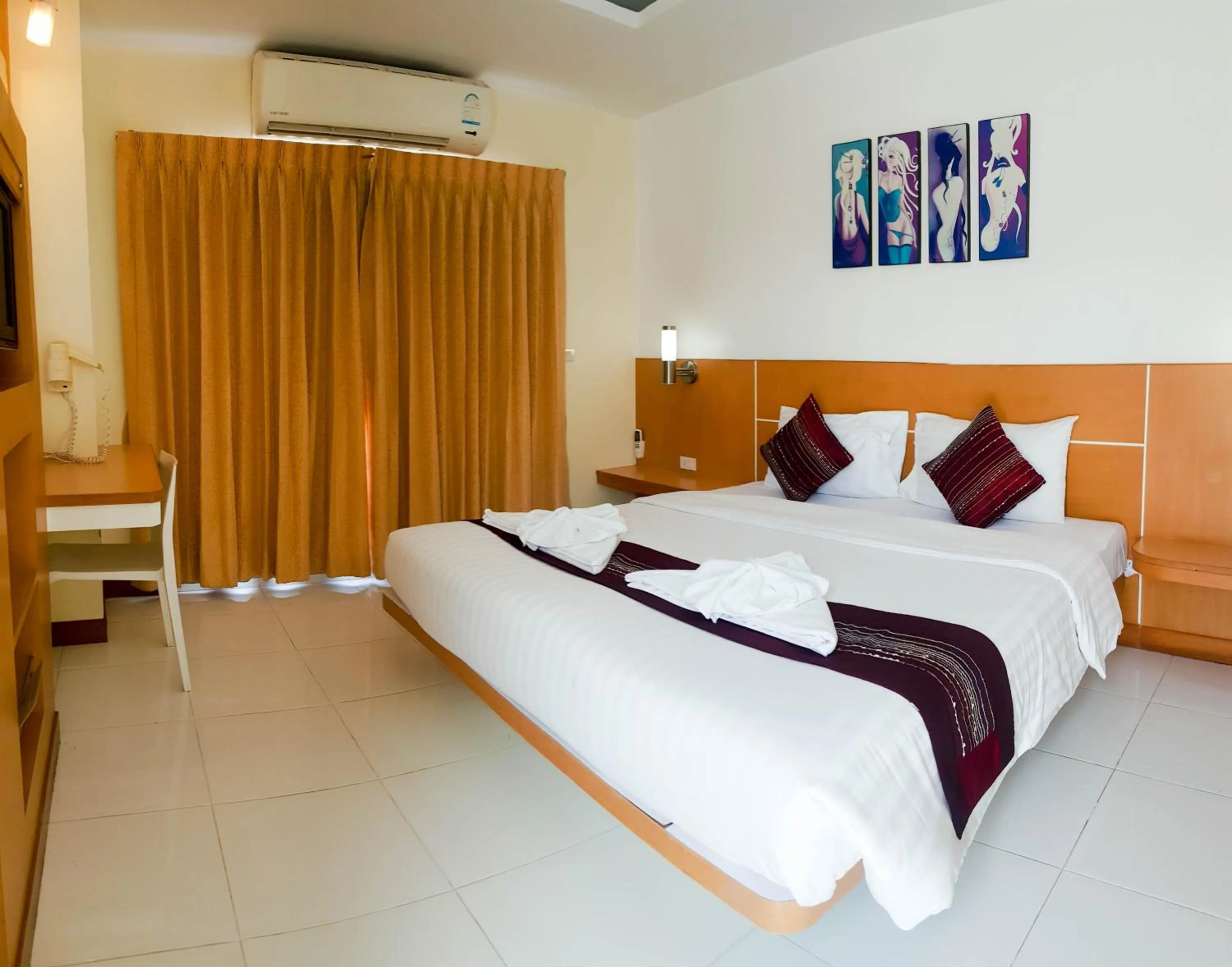 Bed in Eastiny Seven Hotel