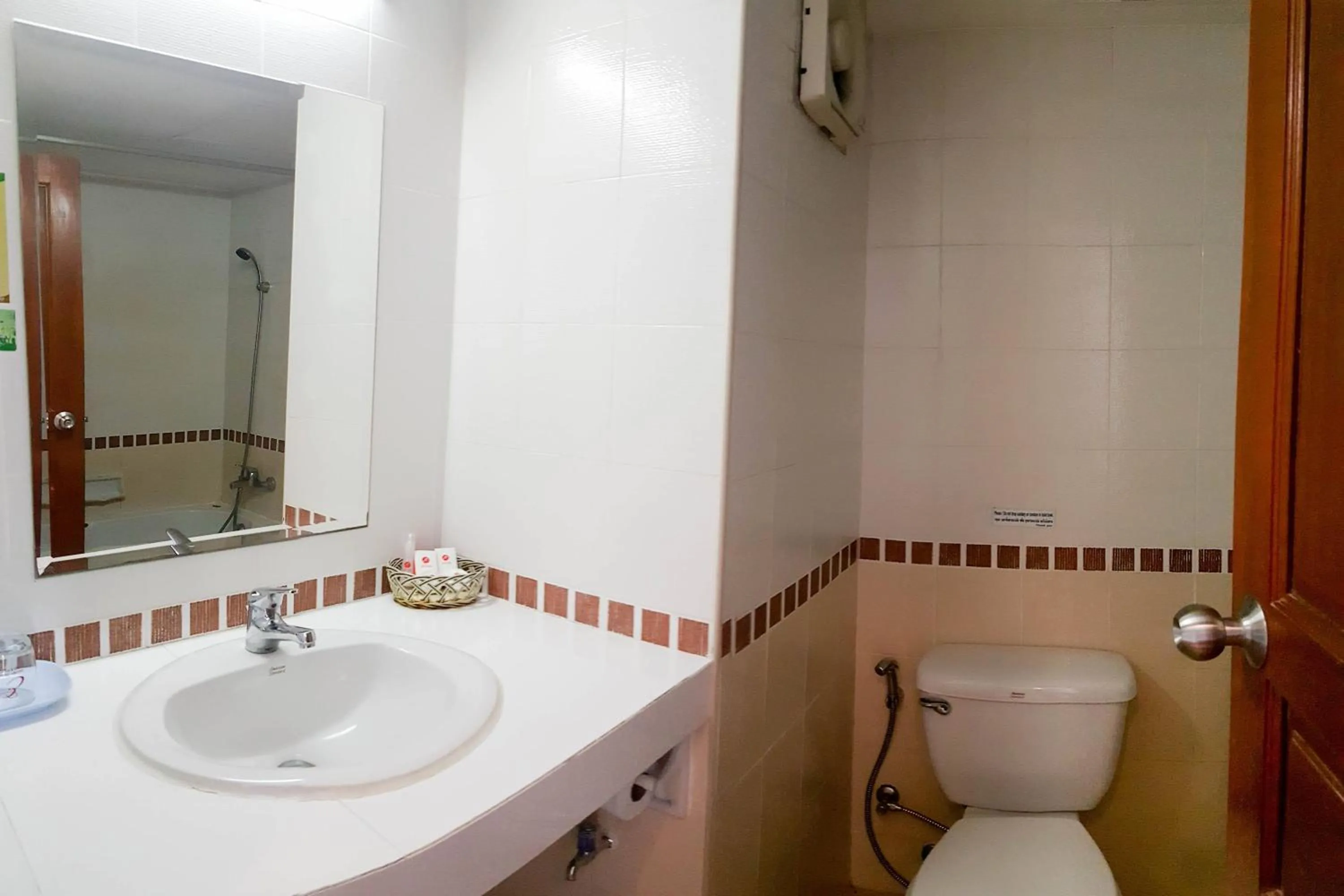 Bathroom in Eastiny Seven Hotel