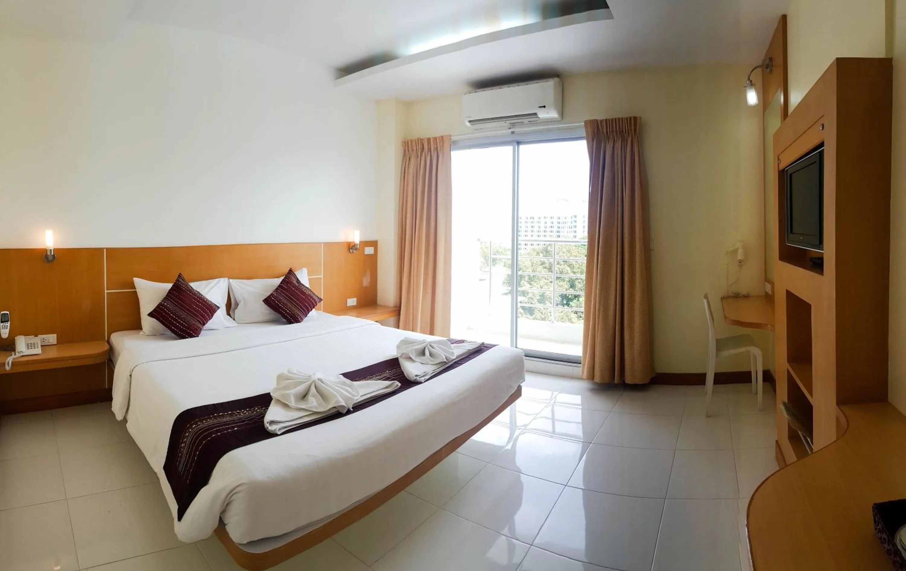 Bed in Eastiny Seven Hotel