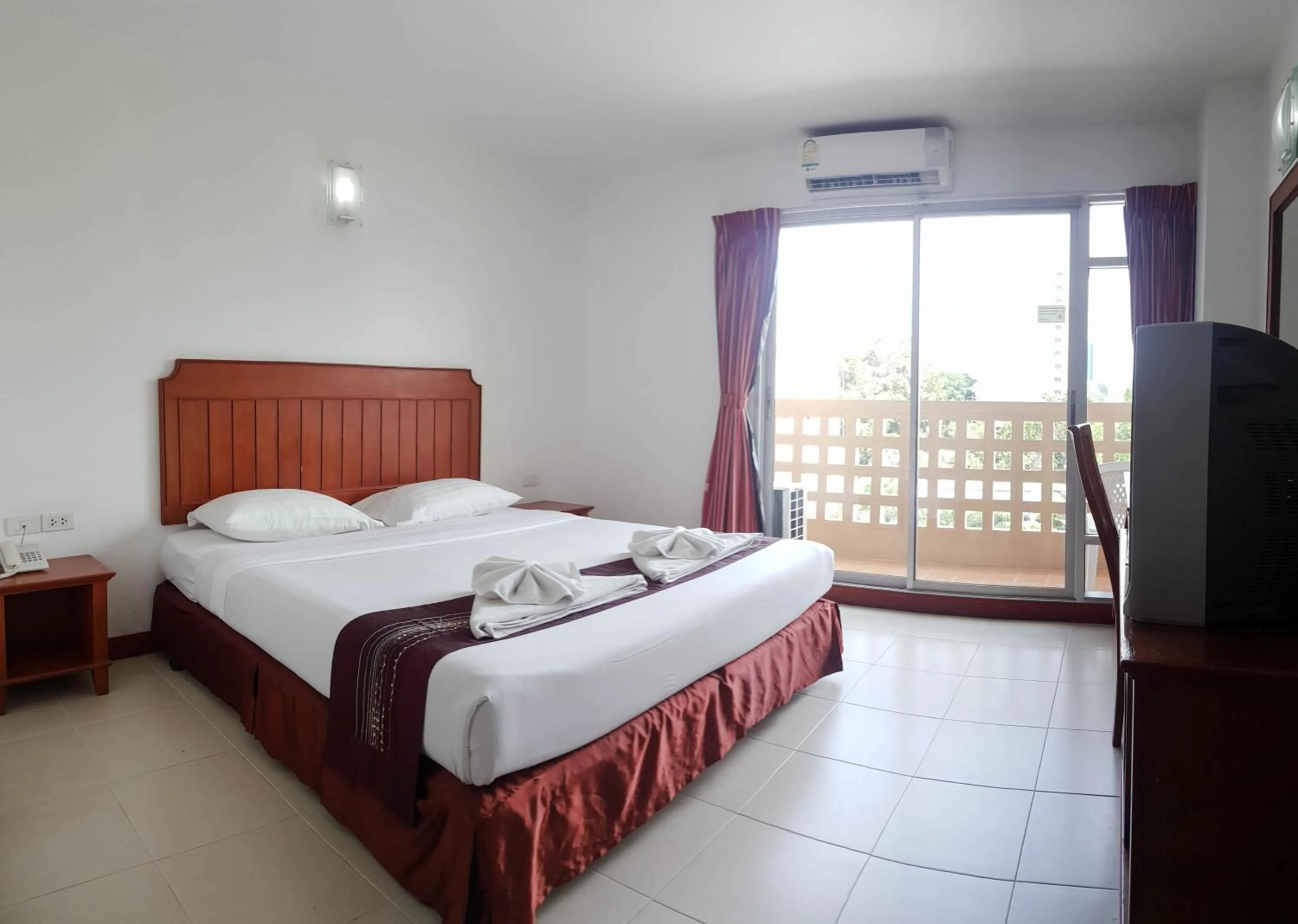 Bed in Eastiny Seven Hotel