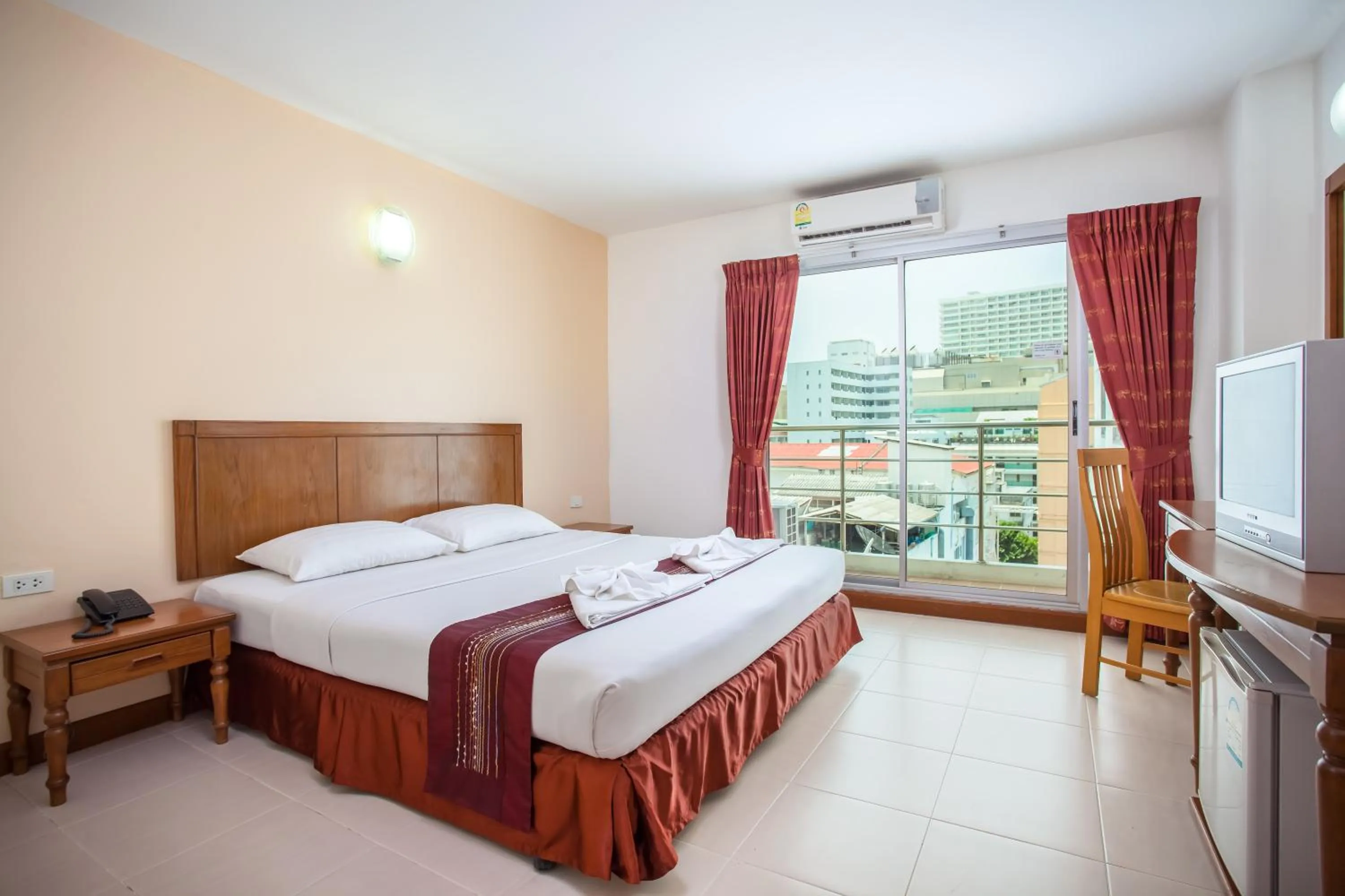 Bed in Eastiny Seven Hotel