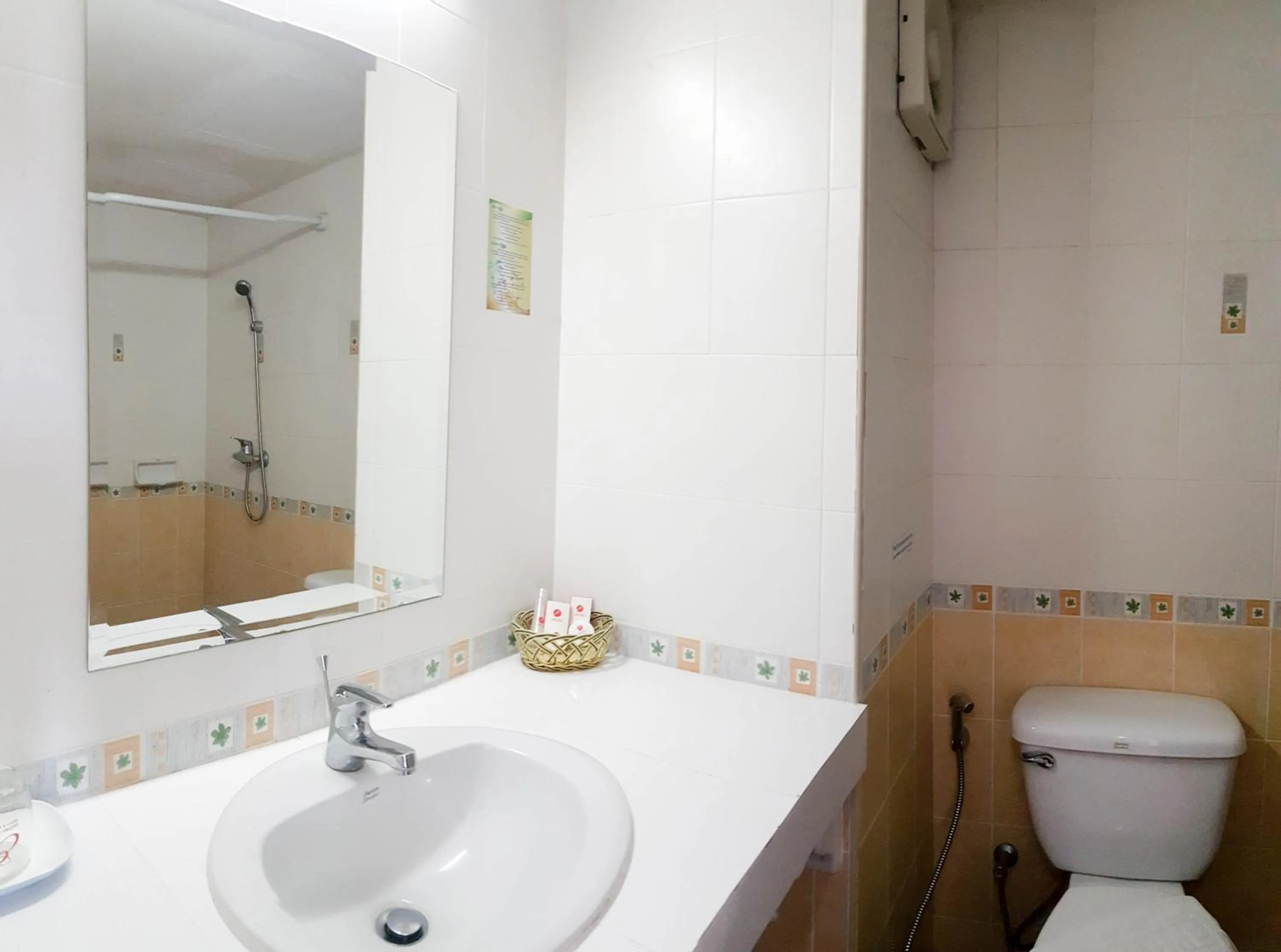 Bathroom in Eastiny Seven Hotel