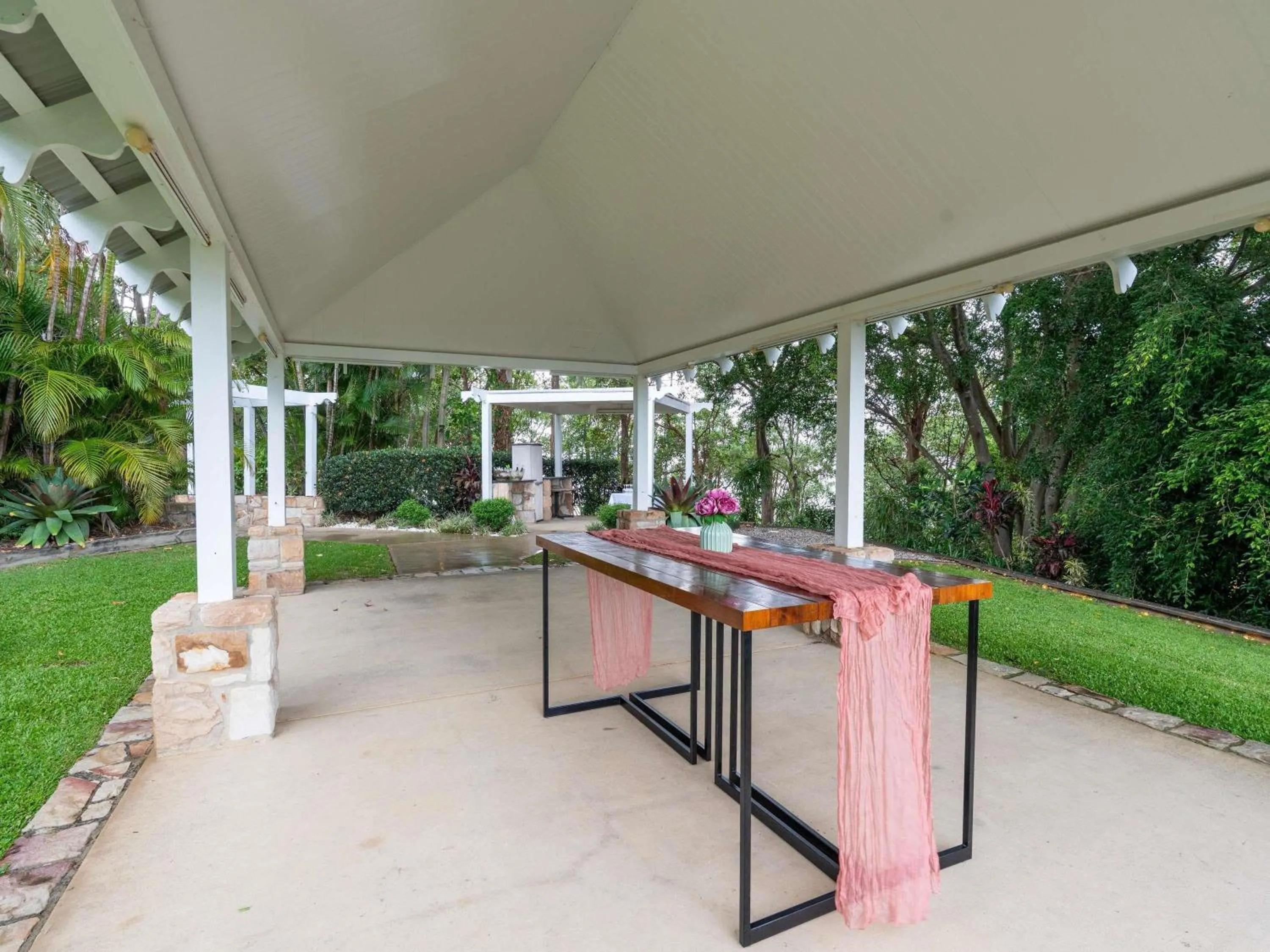 Meeting/conference room in Mercure Clear Mountain Lodge