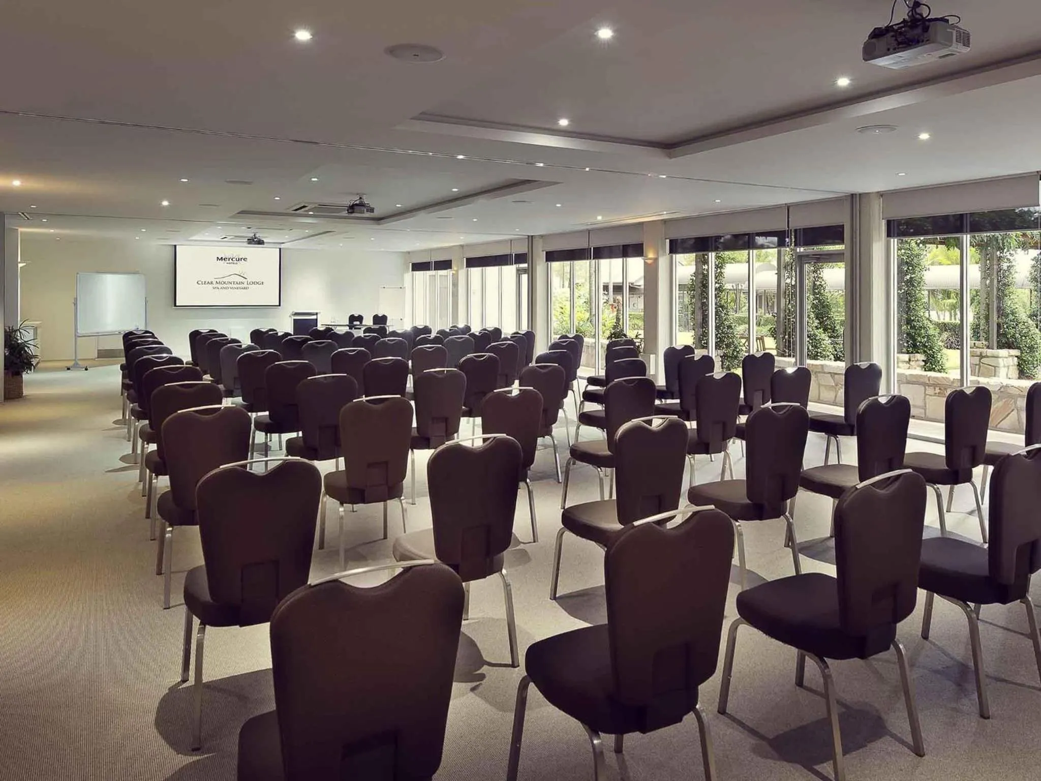 Meeting/conference room in Mercure Clear Mountain Lodge