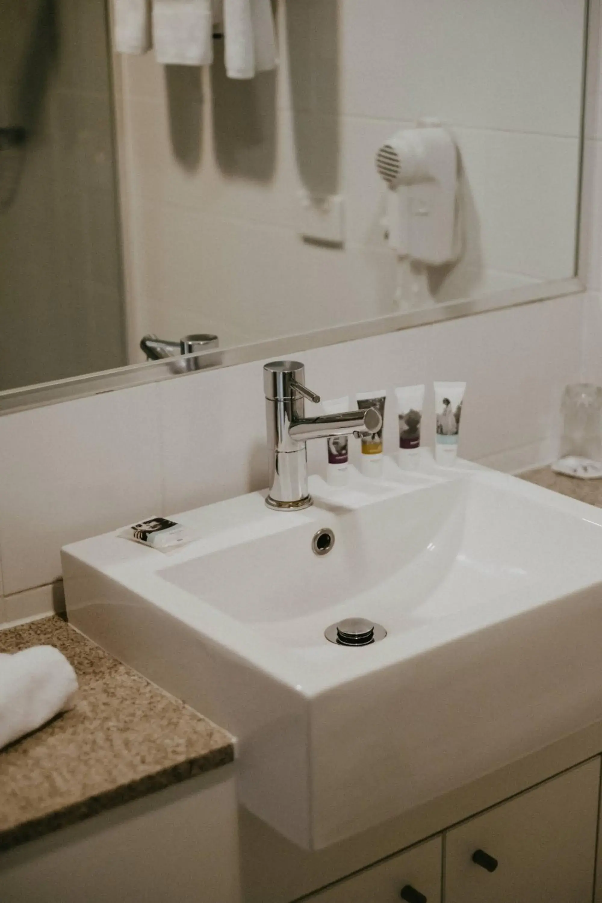 Bathroom in Mercure Clear Mountain Lodge Bathroom in Mercure Clear Mountain Lodge