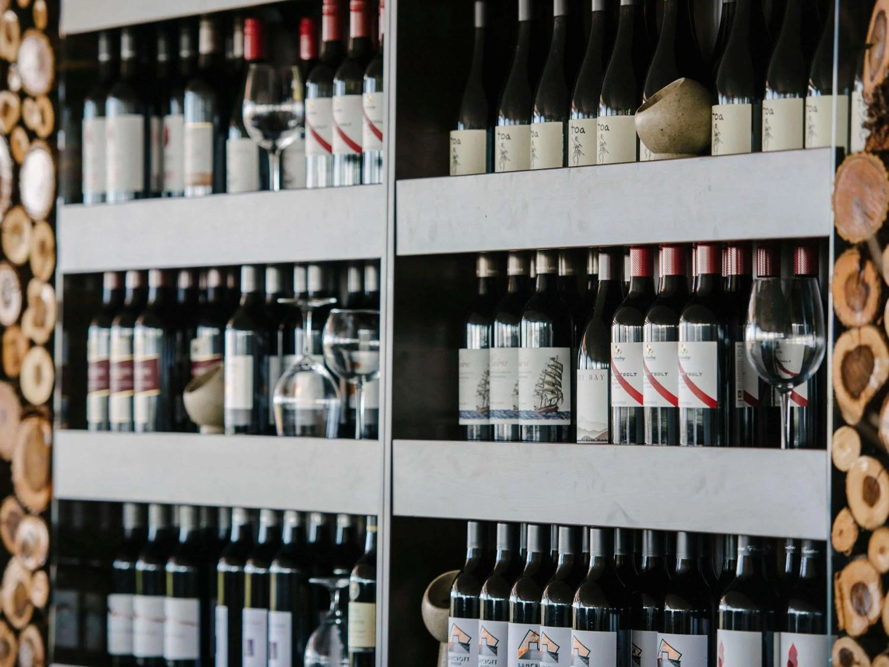 Lounge or bar in Mercure Clear Mountain Lodge