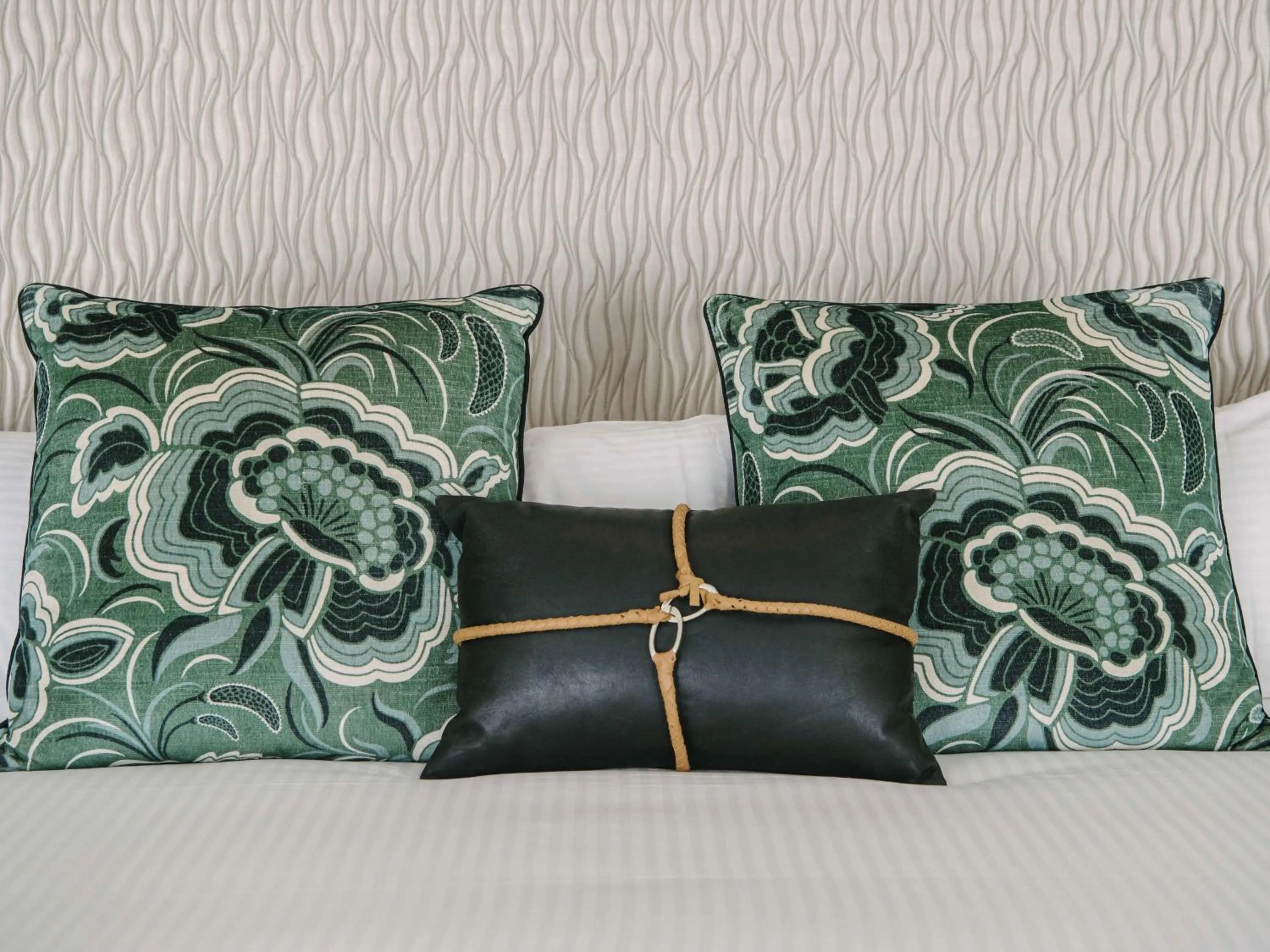 Bedroom, Bed in Mercure Clear Mountain Lodge