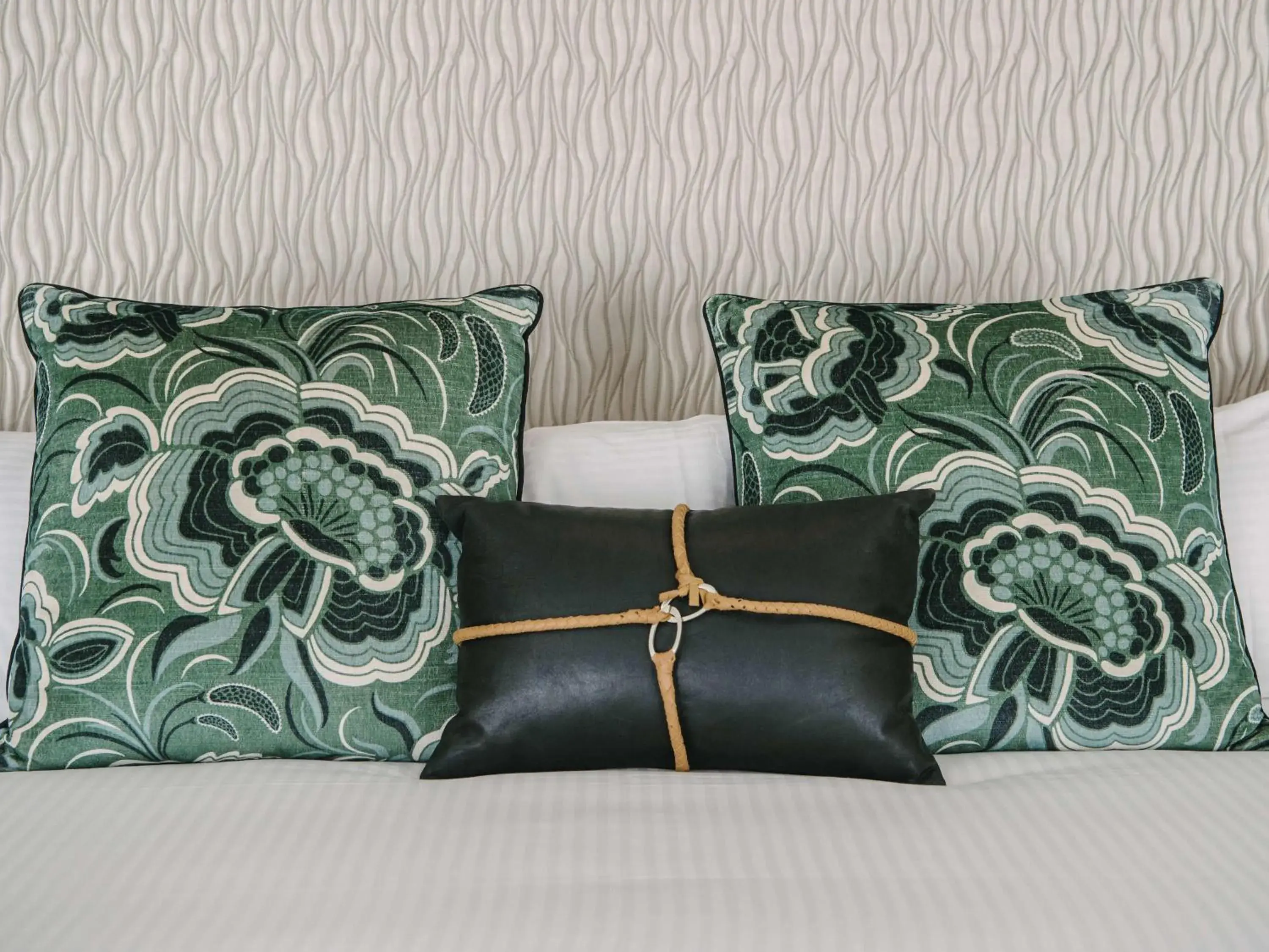 Bedroom, Bed in Mercure Clear Mountain Lodge Bedroom, Bed in Mercure Clear Mountain Lodge