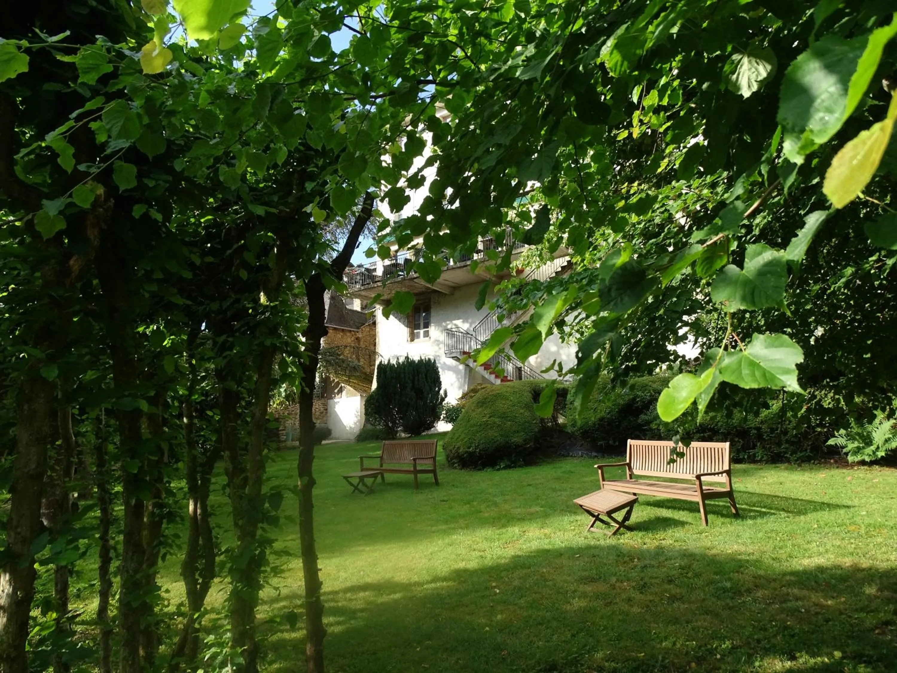 Garden in Logis Hôtel AMBROISE