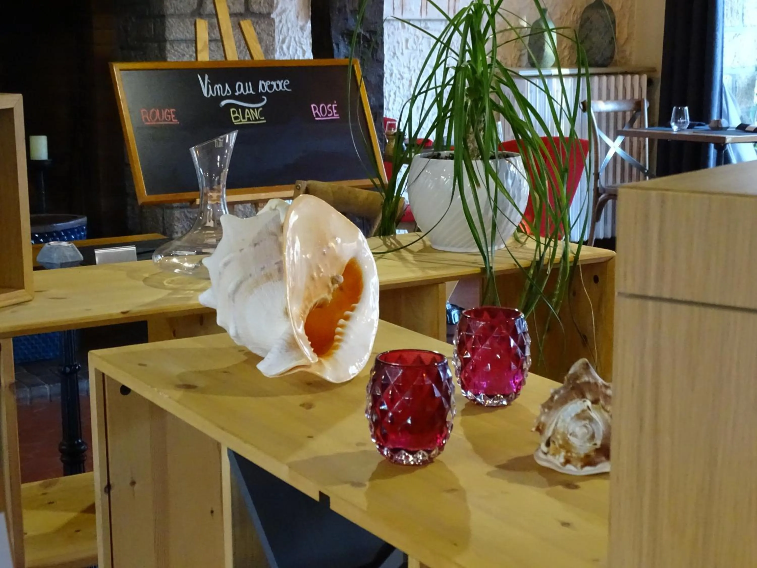 Restaurant/places to eat in Logis Hôtel AMBROISE