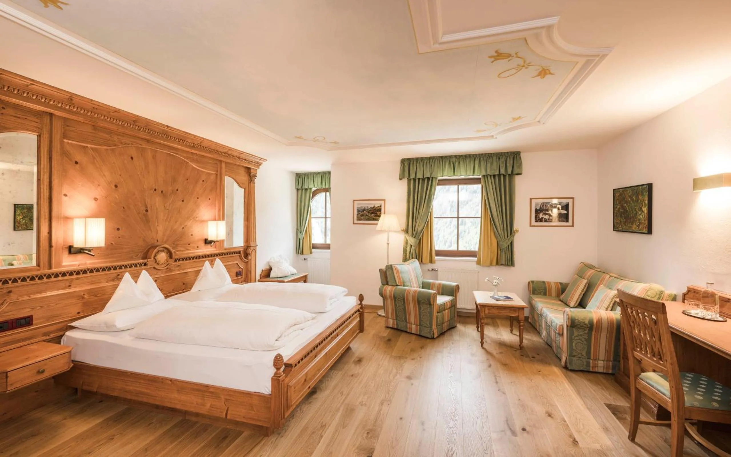 Photo of the whole room, Bed in Hotel Ansitz Jakoberhof